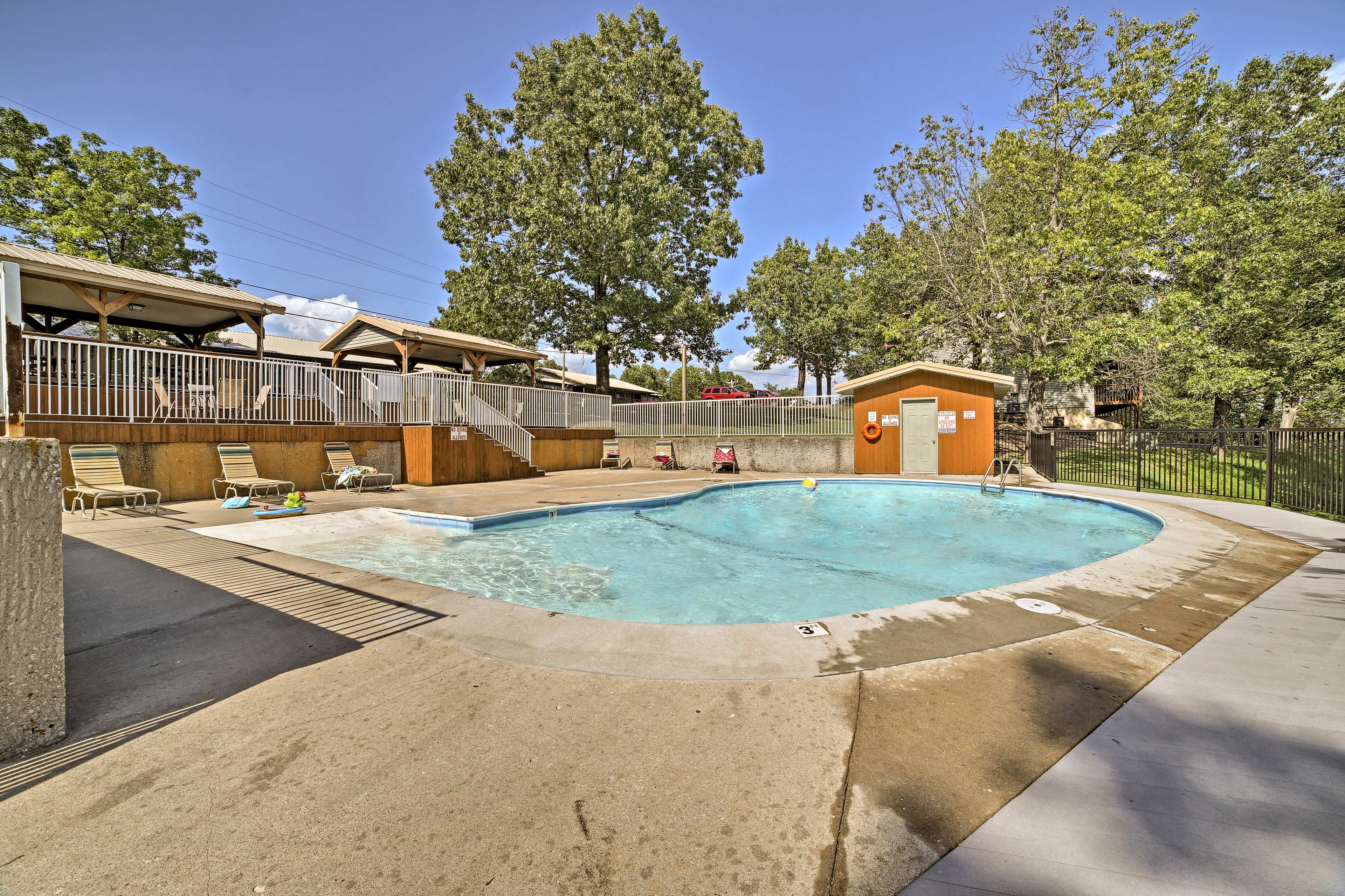 Reed Springs Condo w/ Furnished Deck & Pool Access