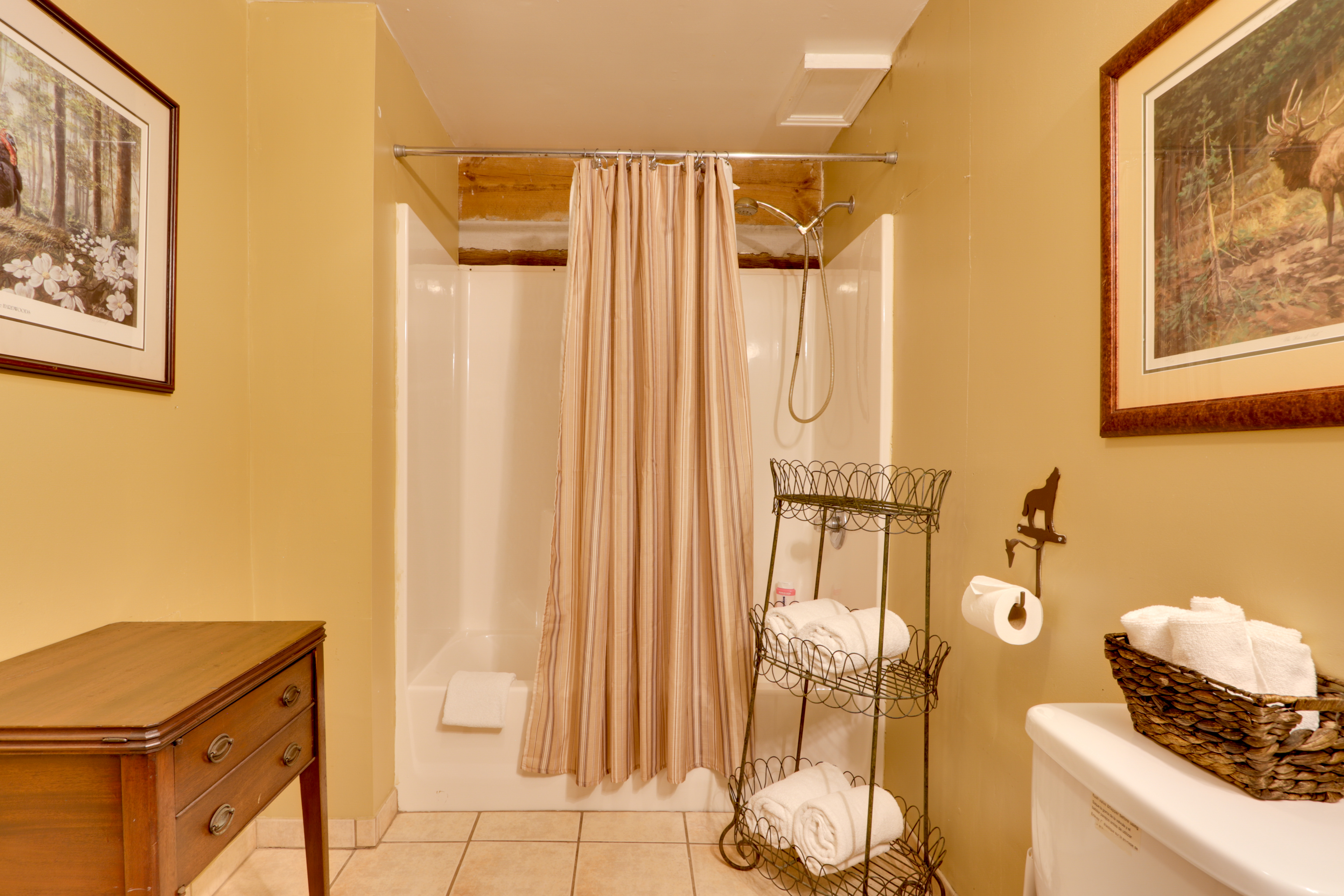 Outdoorsmen’s Paradise on the Little River