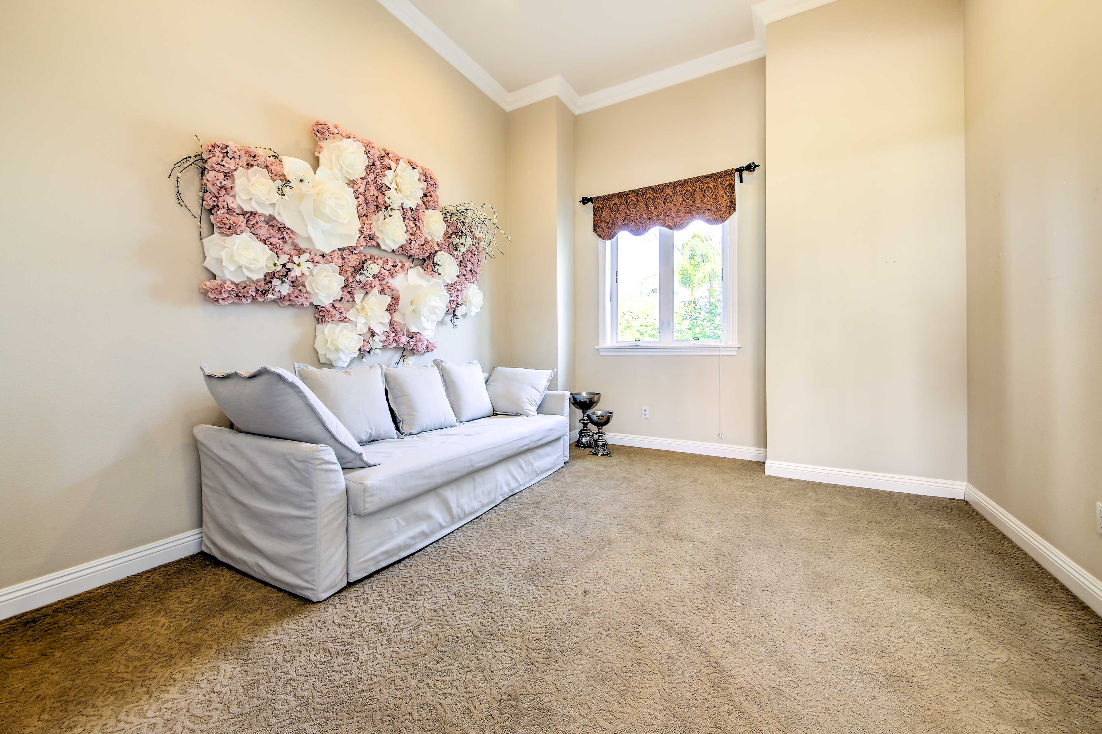 Luxe Wine Country Estate w/ Orchard-Facing Balcony