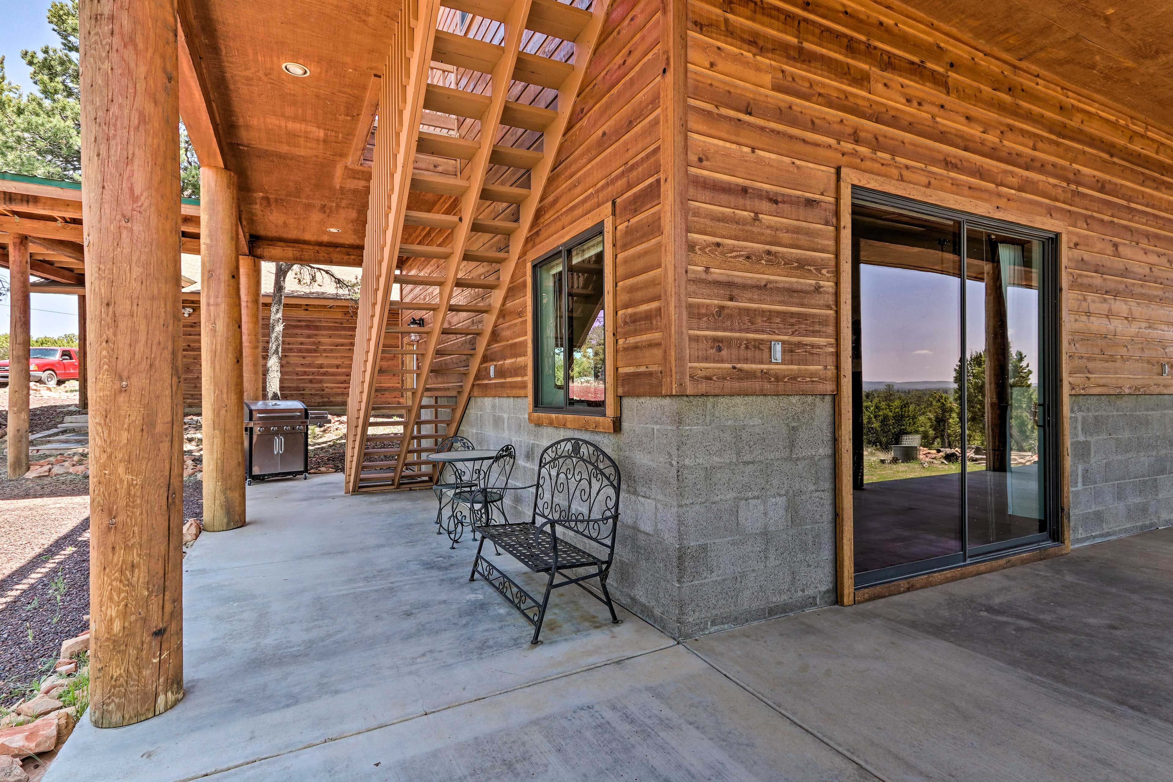 Overgaard Cabin w/ Pool Table & Incredible View