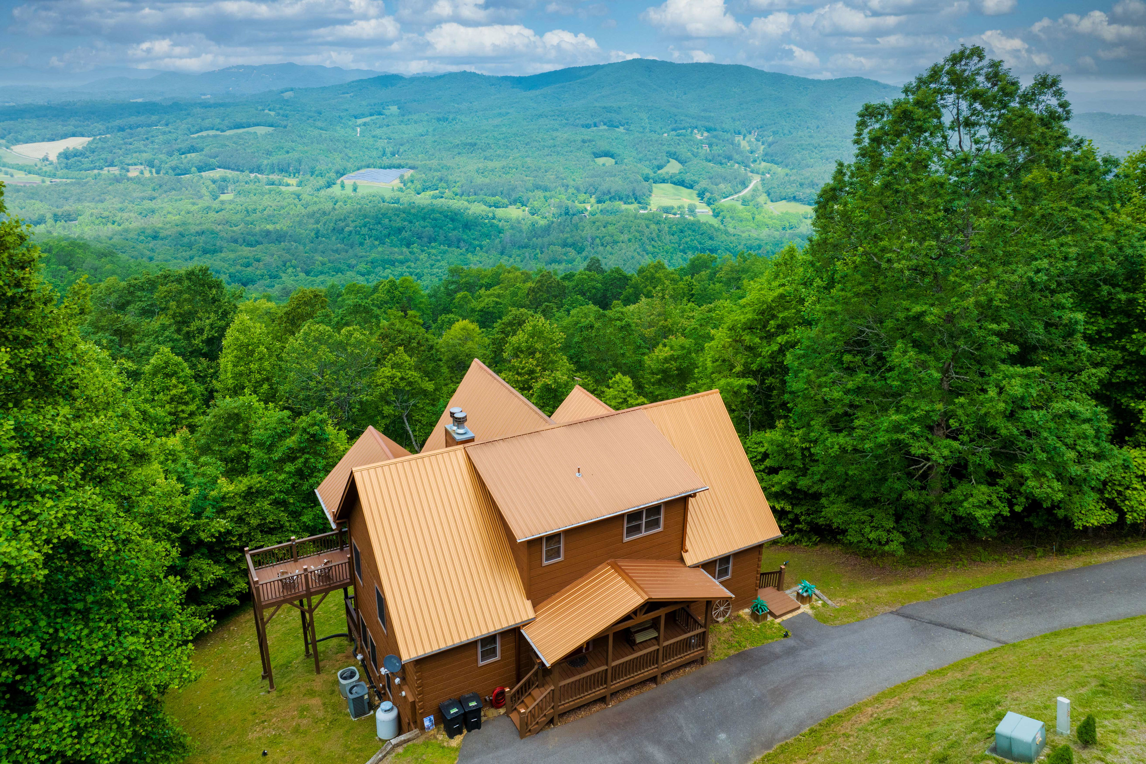 Property Image 1 - Outlaw Mountain Lodge: Fire Pit & Panoramic Views!