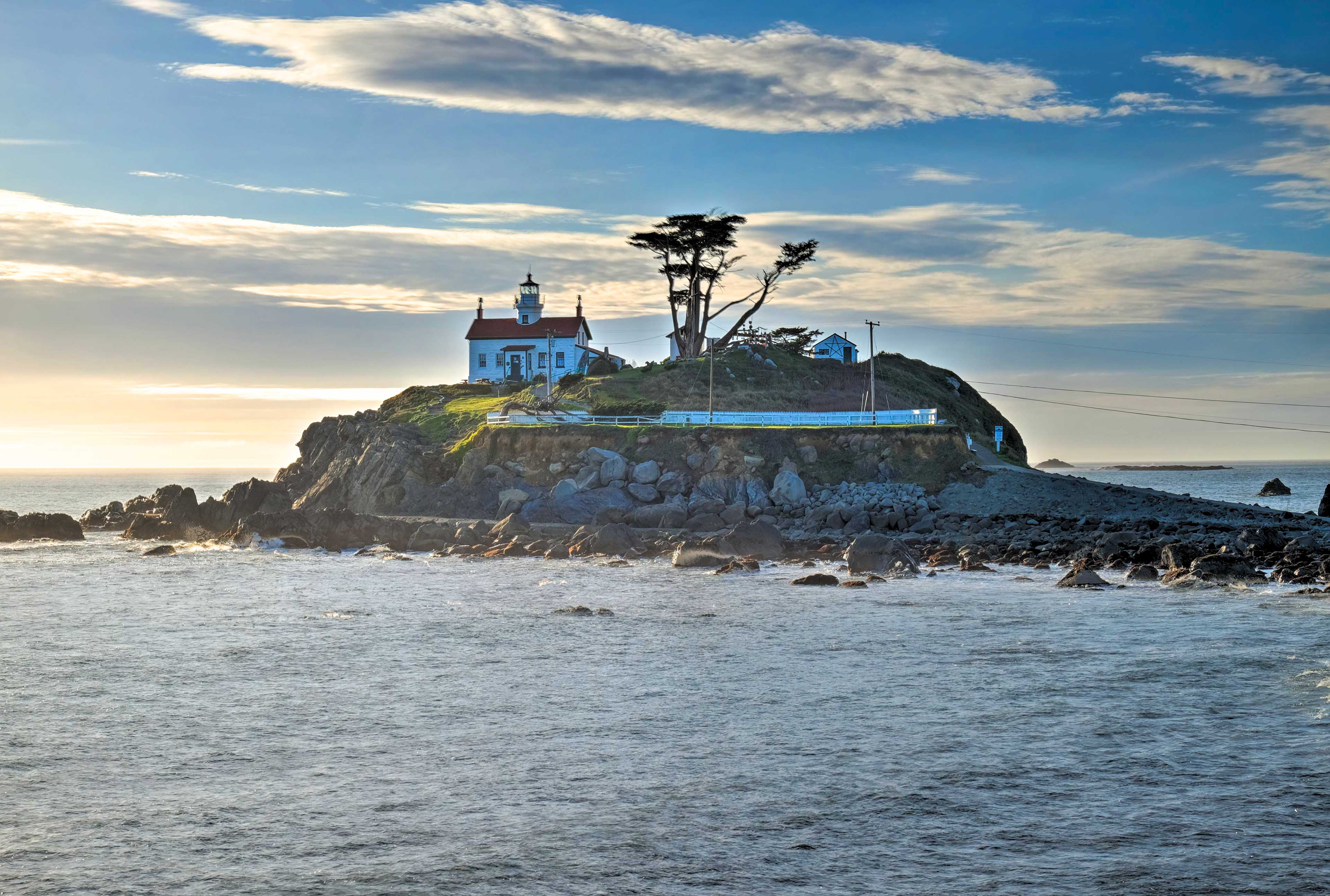 Unique Dog-Friendly Log Cabin: Short Walk to Ocean