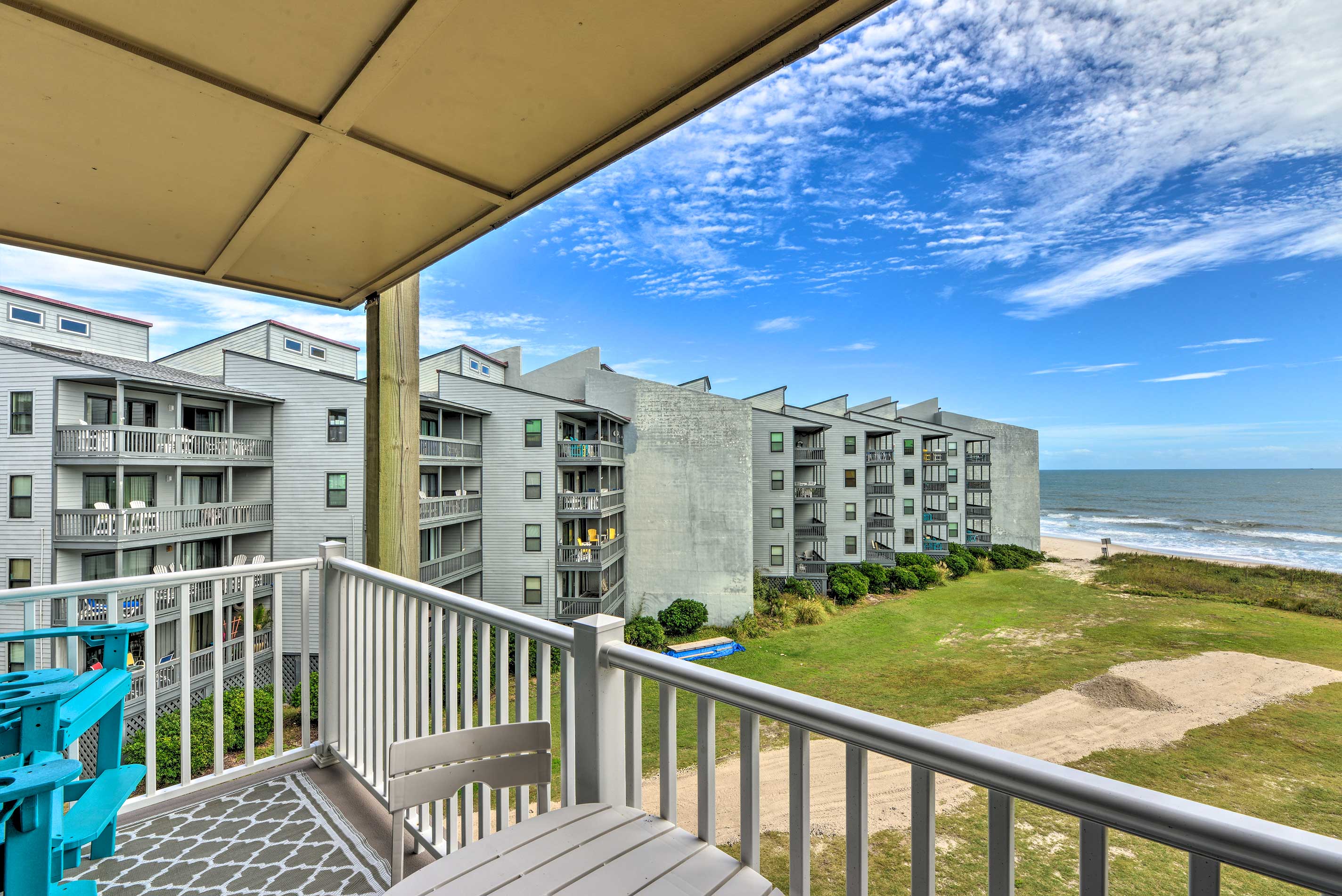 Property Image 2 - Airy Oceanfront Condo w/Beach Views & Pool Access!