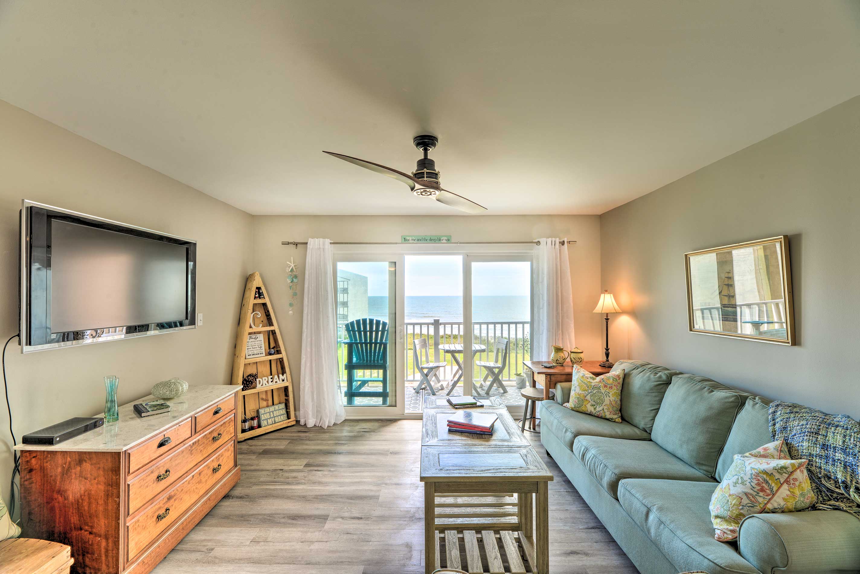 Property Image 1 - Airy Oceanfront Condo w/Beach Views & Pool Access!