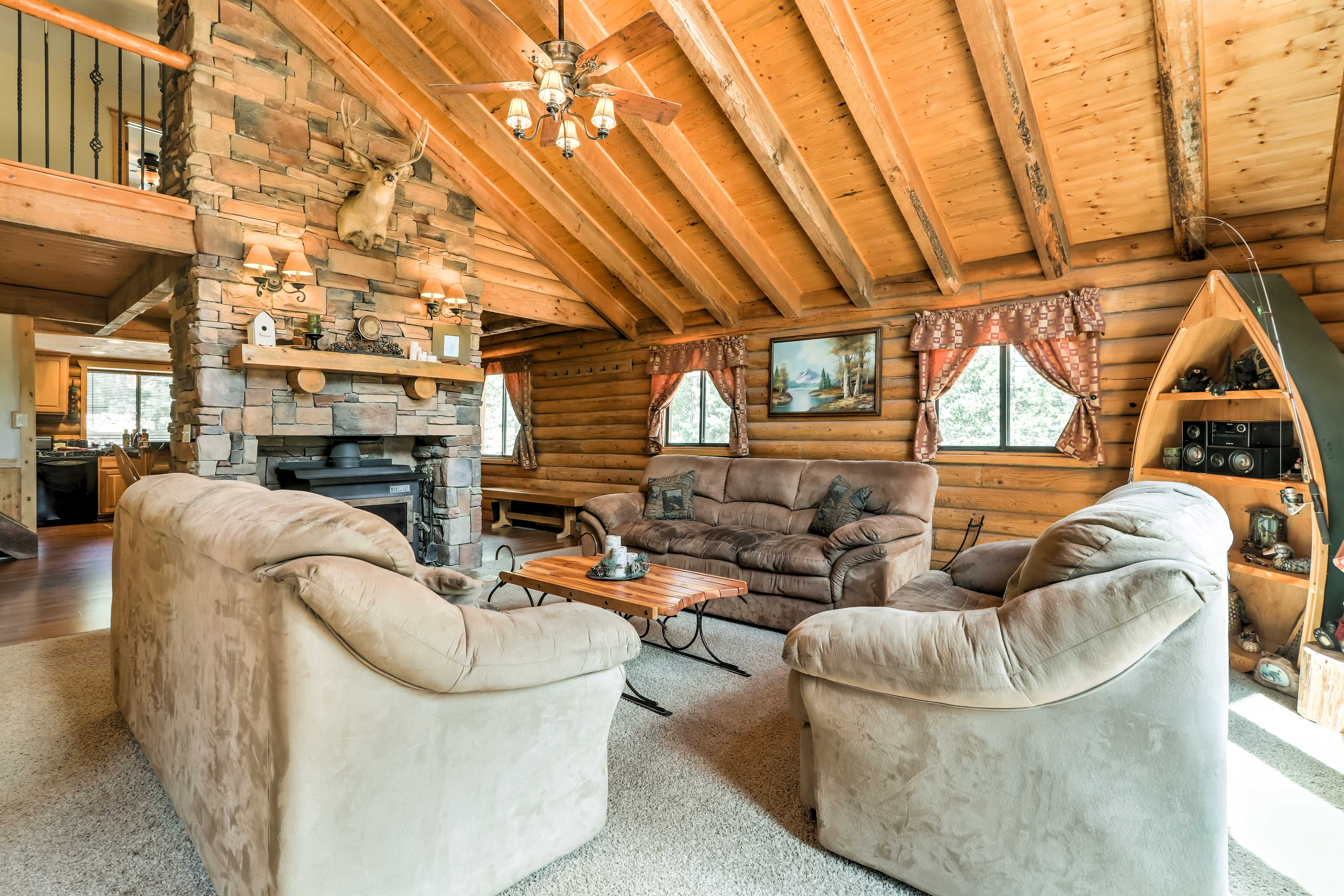 Cozy Utah Cabin w/ Deck & Fire Pit!