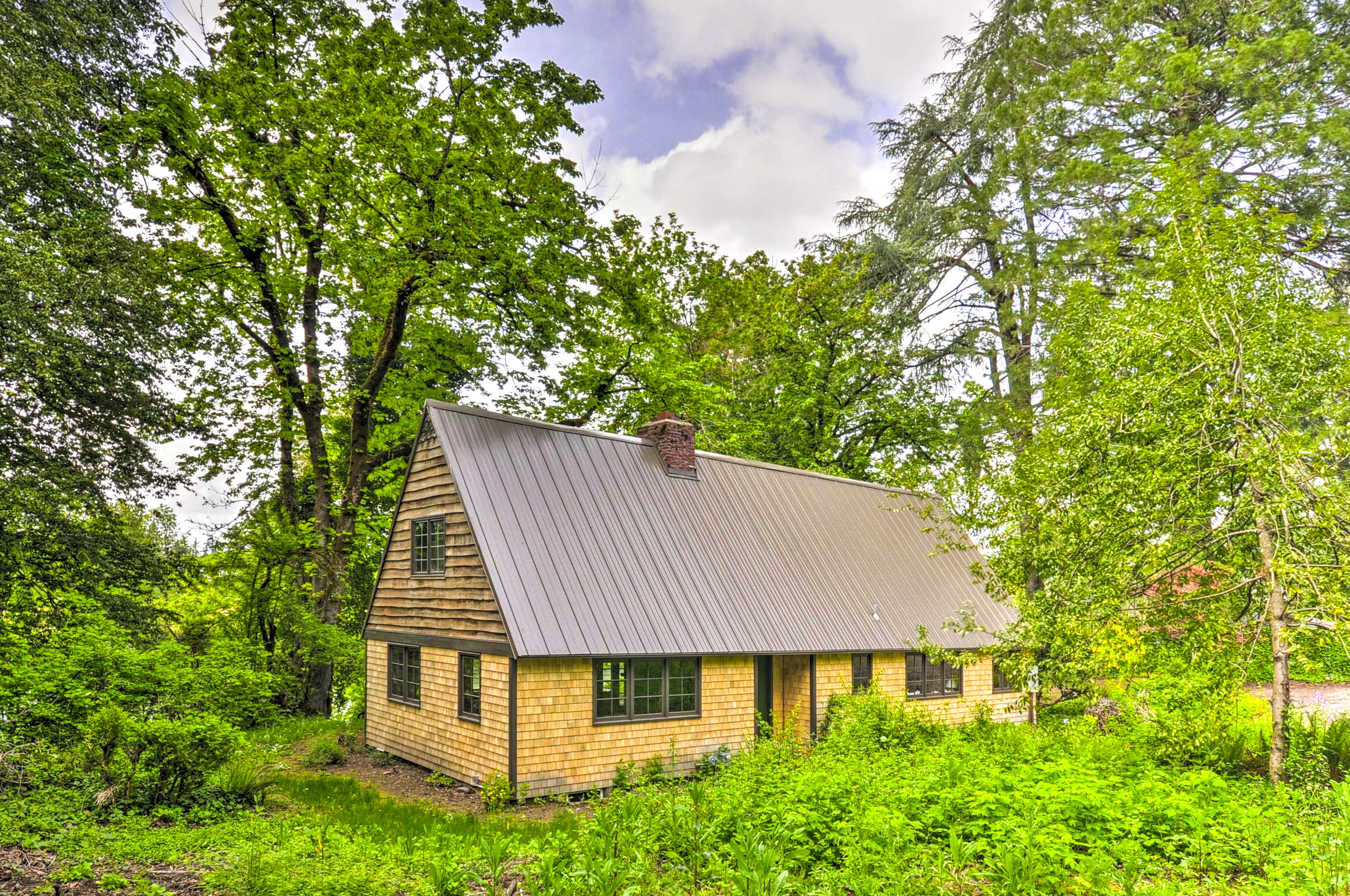 Property Image 1 - Peaceful + Elegant Cottage w/ Riverside View