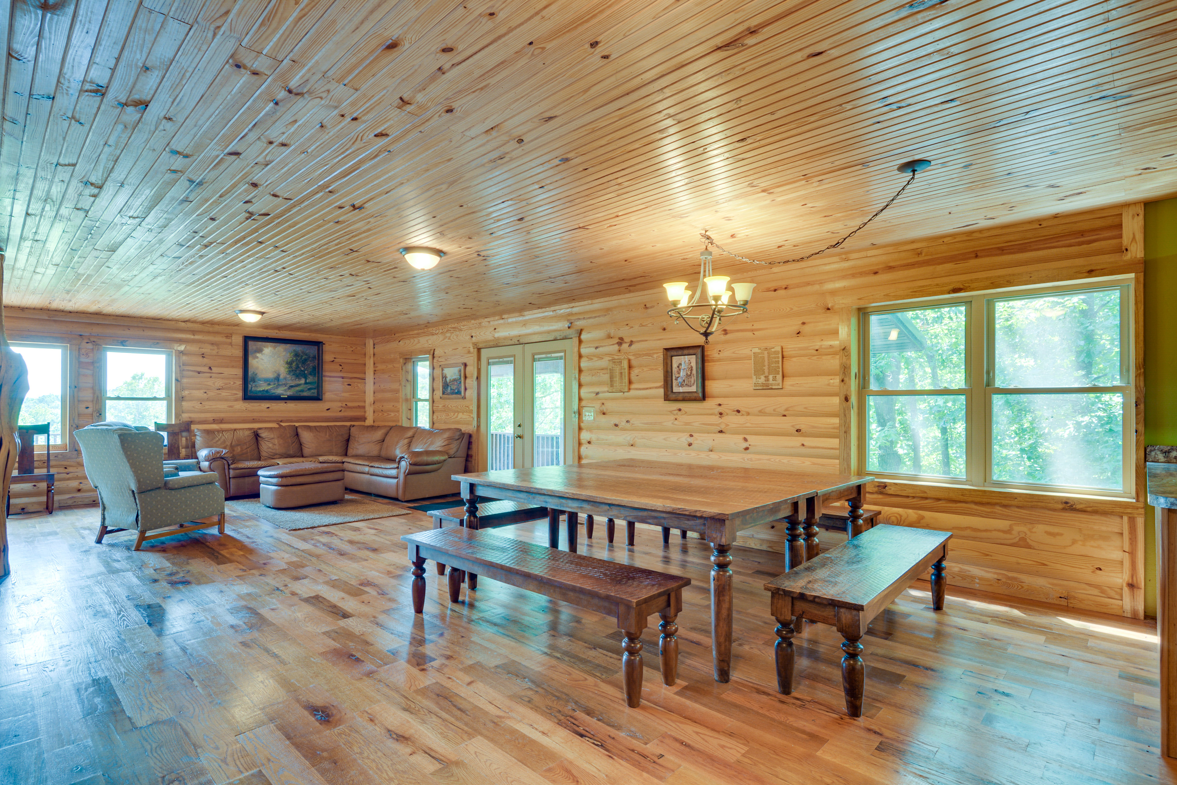 Property Image 2 - Spacious Log Cabin in Fairland, 1 Mi to Grand Lake