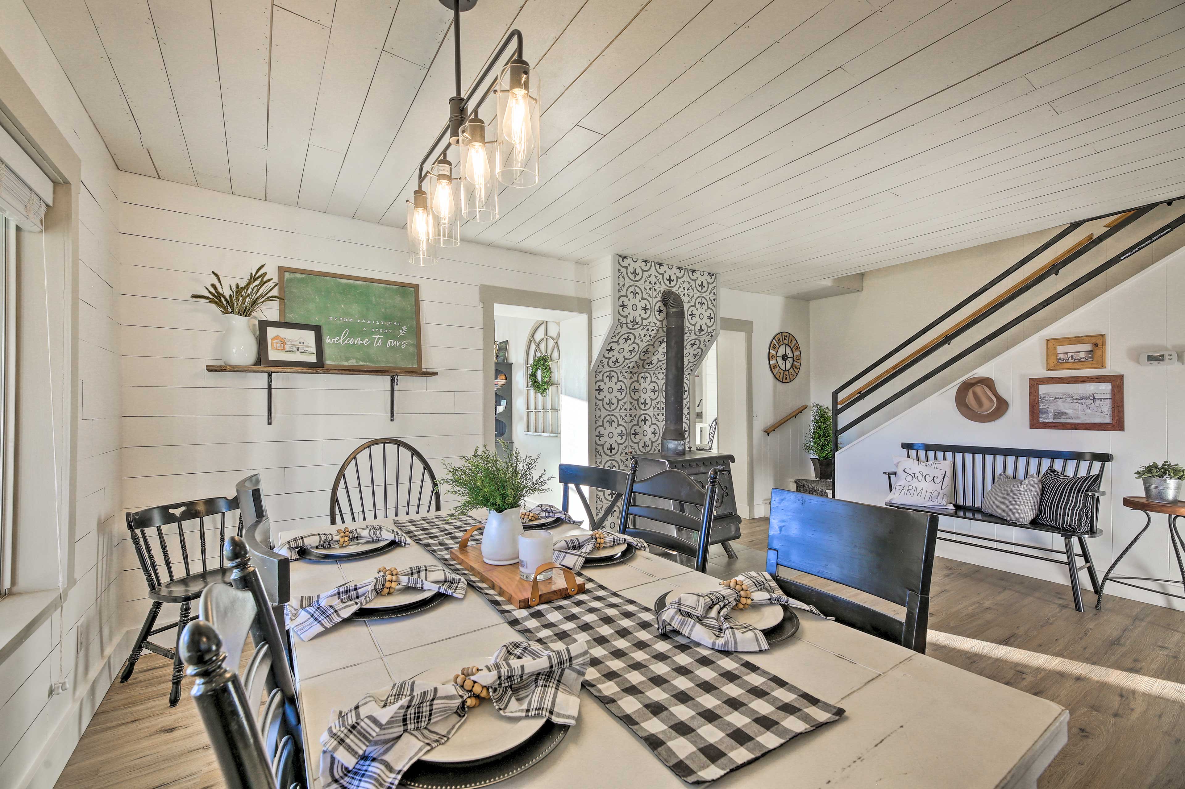 Property Image 2 - Peaceful Luna Farmhouse with Wraparound Porch!
