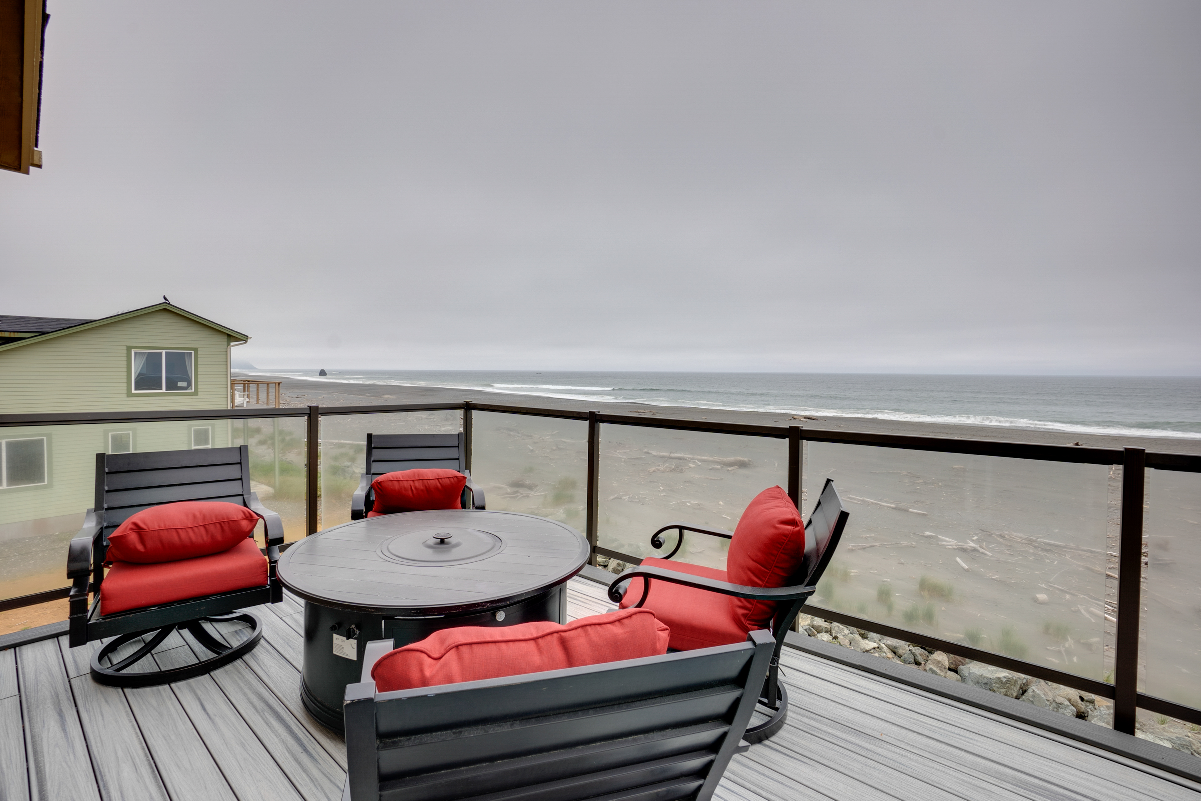 Property Image 2 - Pet-Free Oceanfront Home w/ Hot Tub & Beach Access
