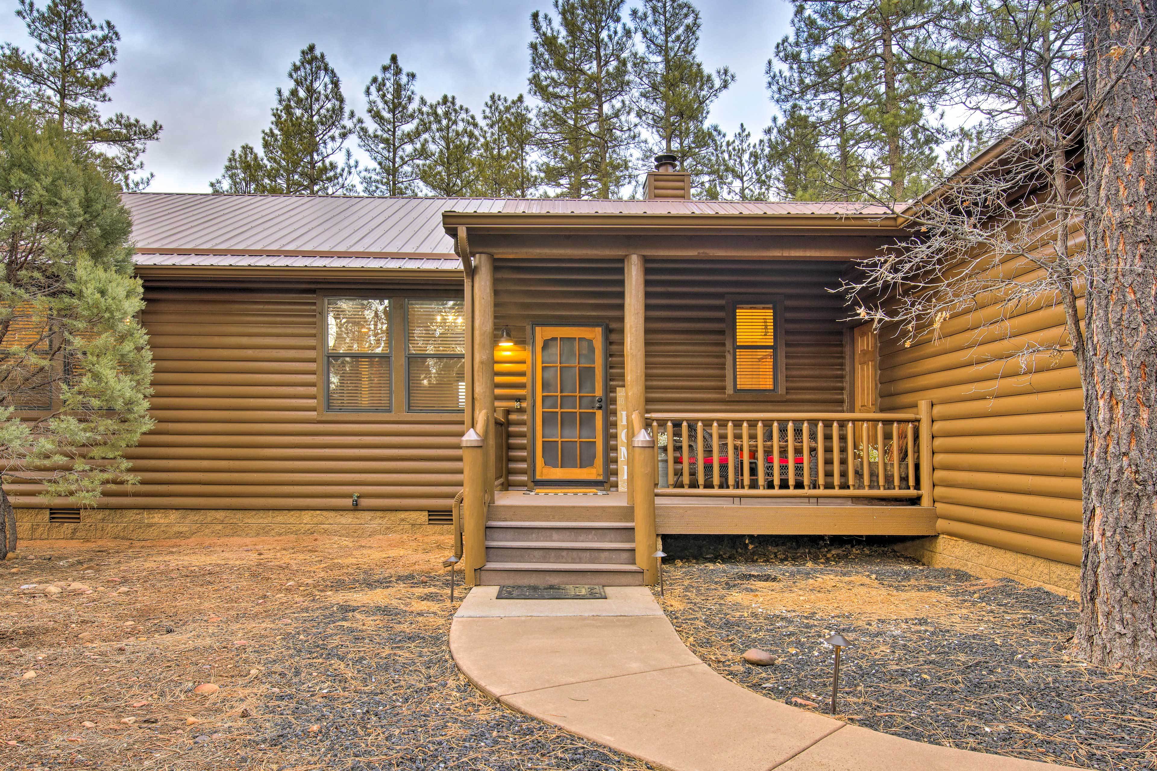 3 Mi to Golf Course: Show Low Escape w/ Fire Pit