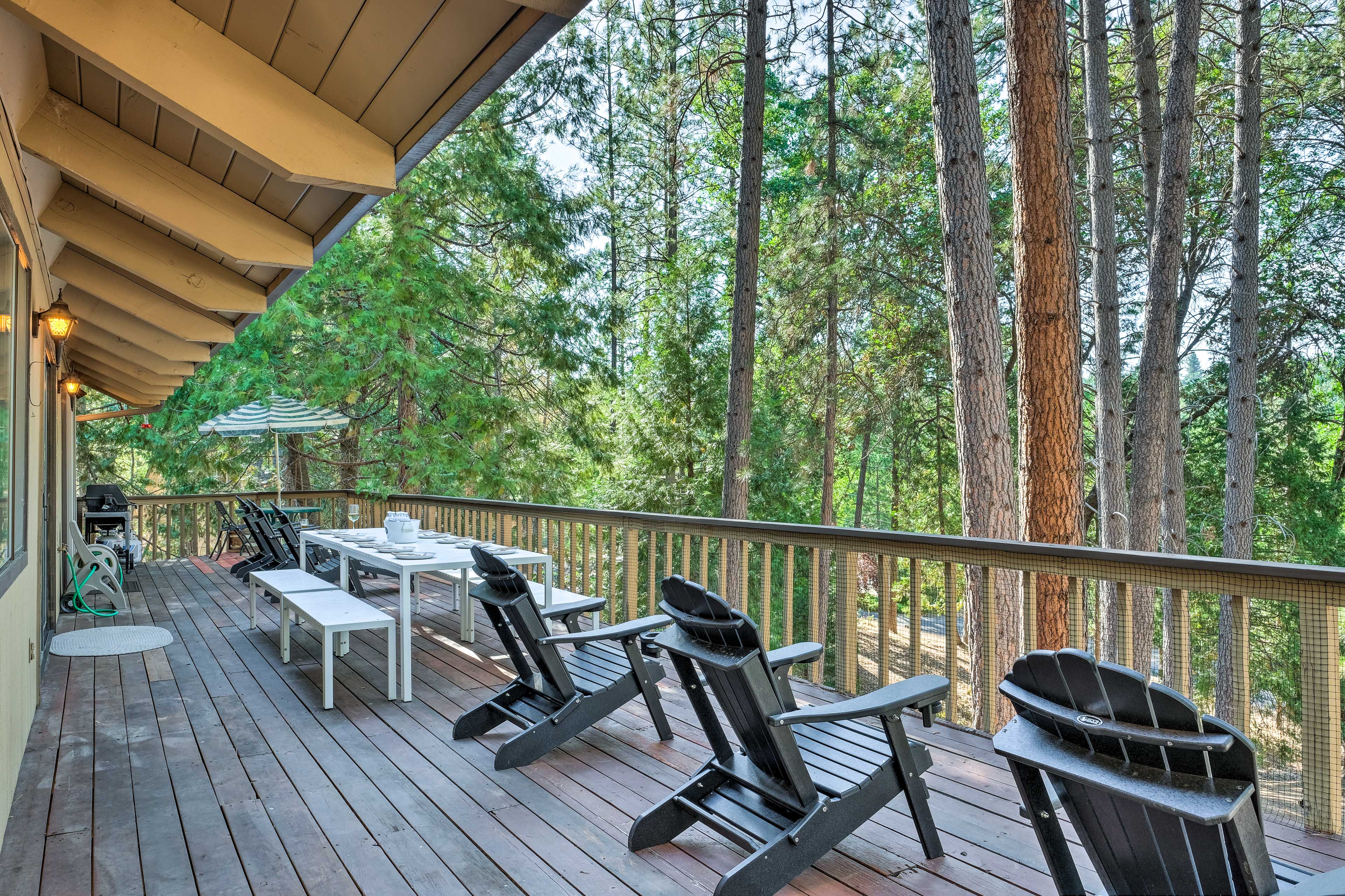 Property Image 2 - Pine Mountain Cabin w/ Hot Tub, 2 Mins to Marina!