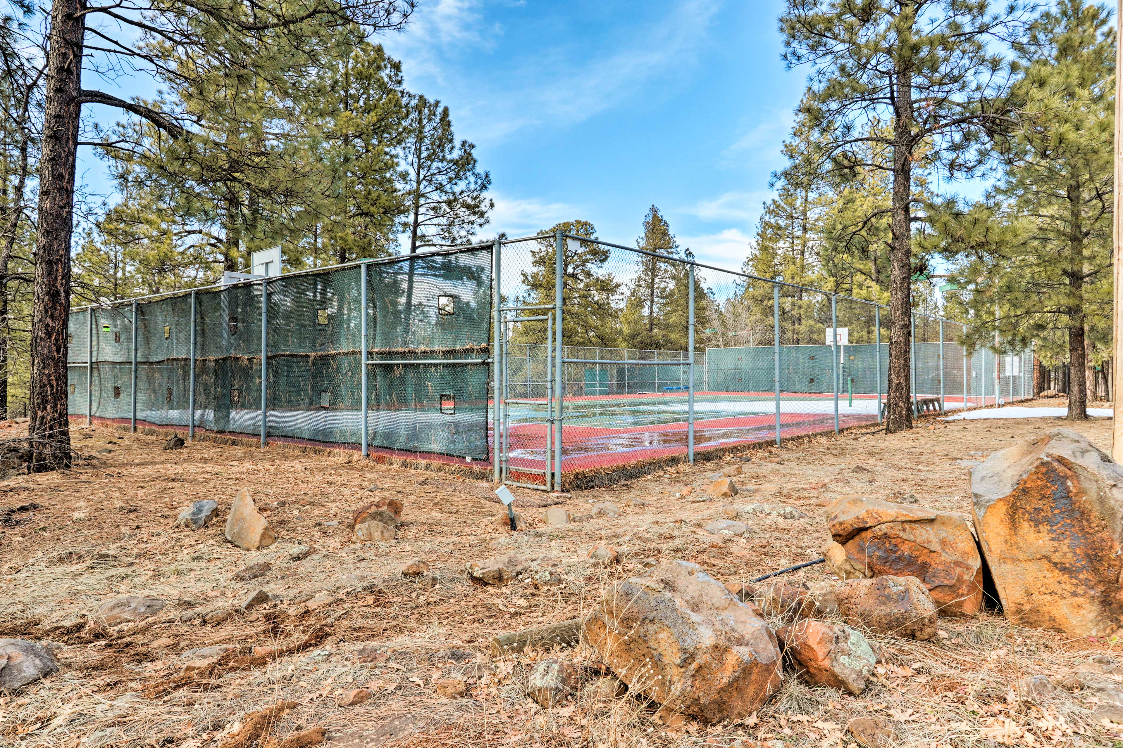 Property Image 2 - Pinetop Lakes Country Club Home: Resort Amenities