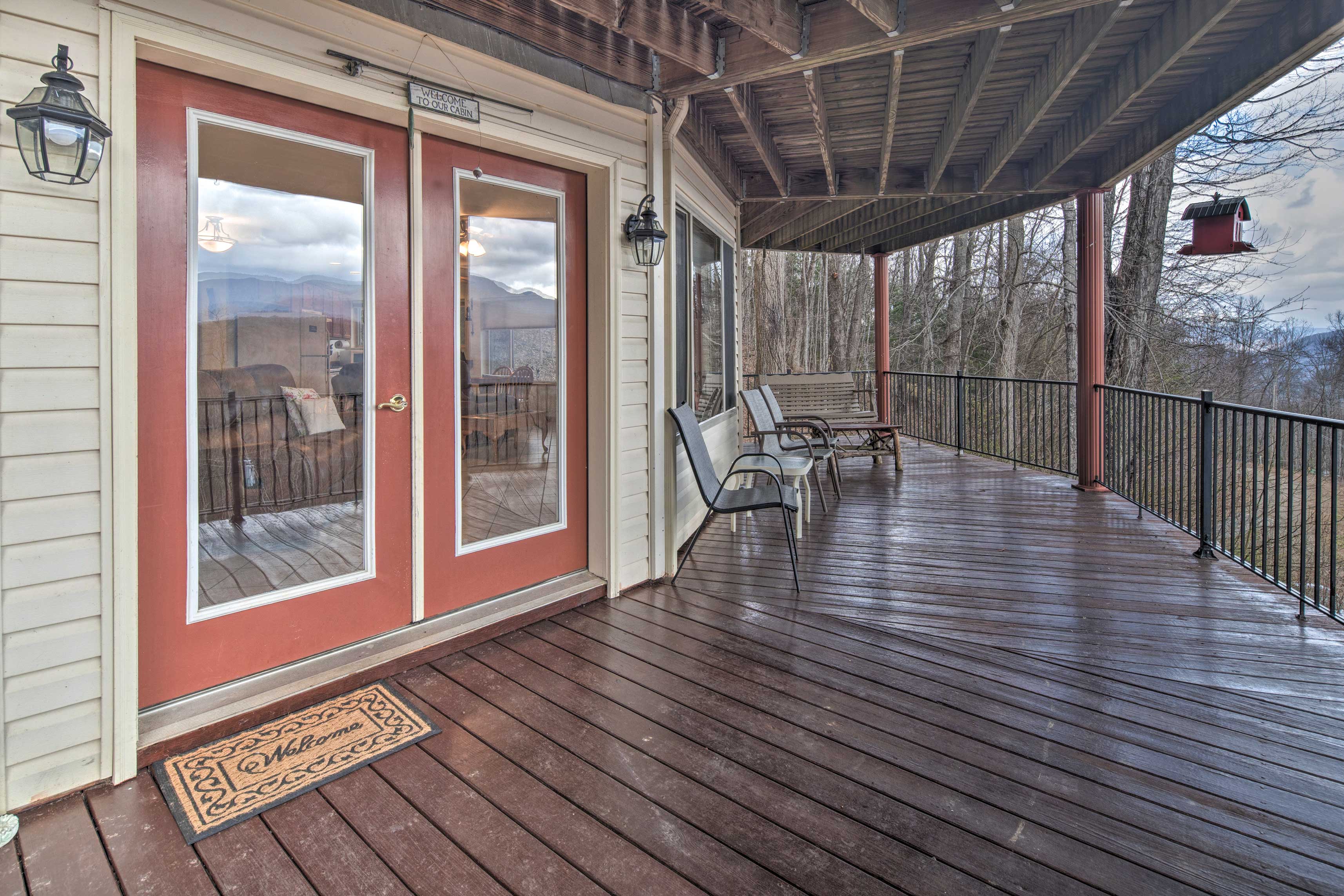Apt in Pisgah Nat’l Forest! Fireplace + Mtn Views