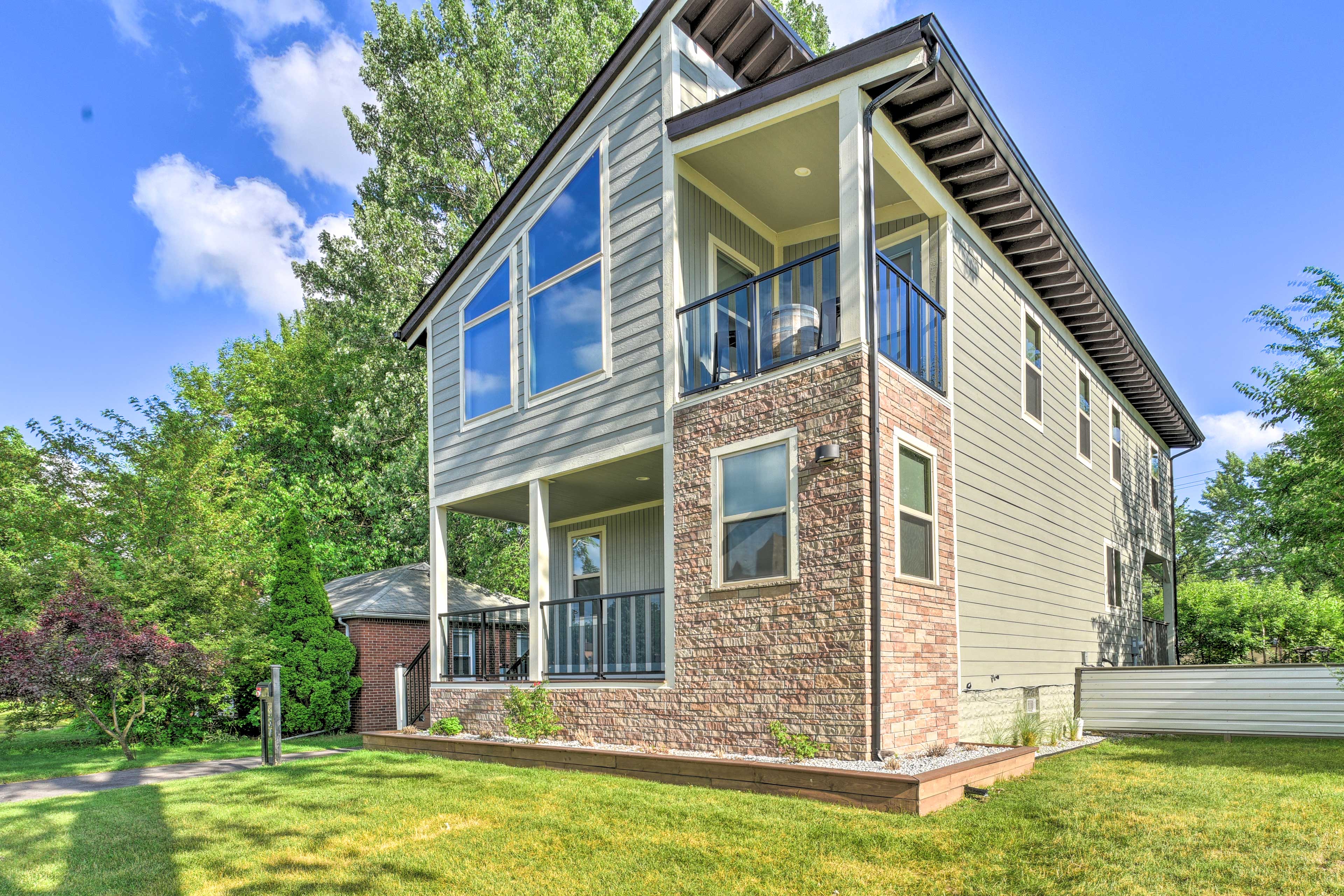 Sunny Clawson Home w/ Yard - Walk to Main St!