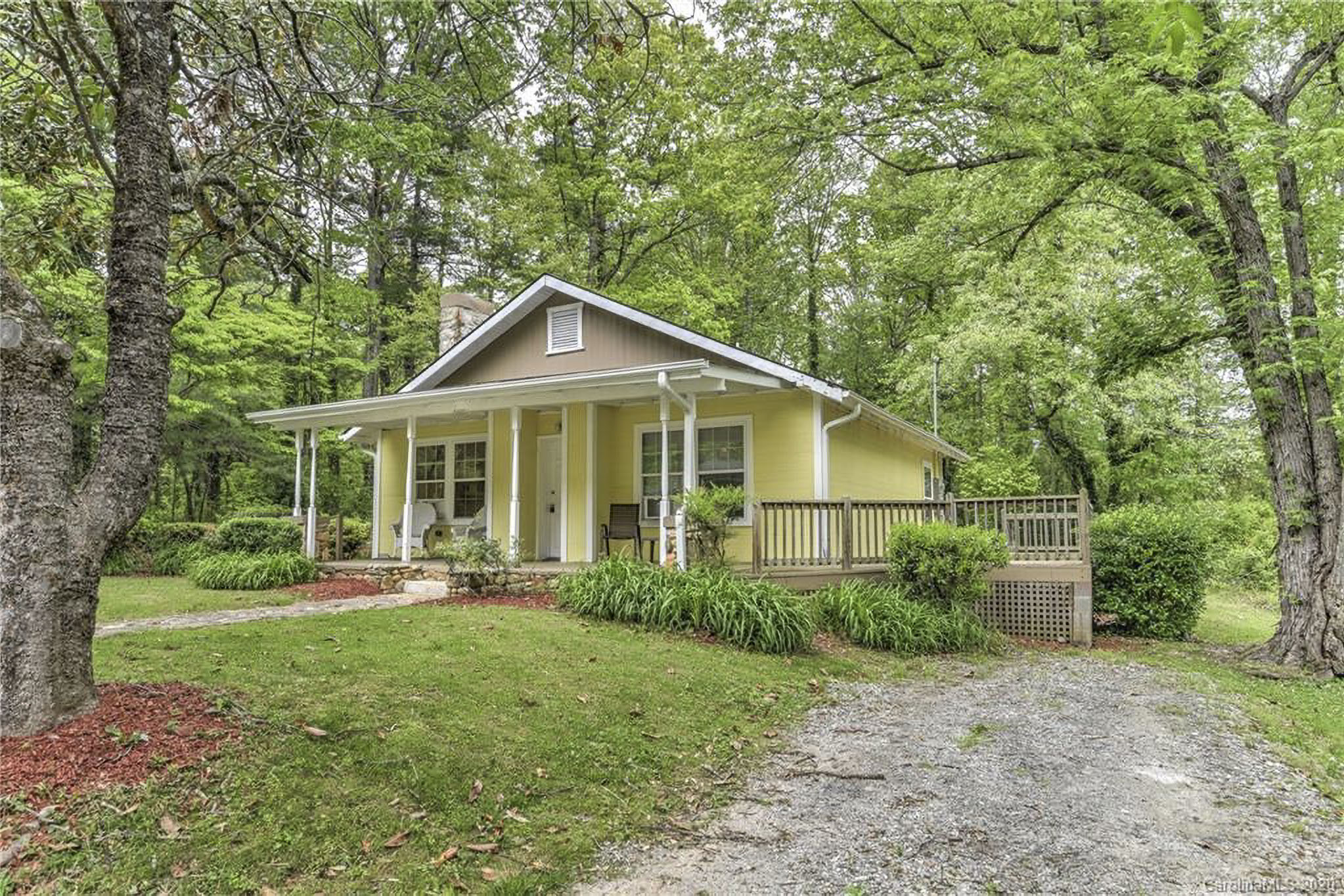 ‘The Sunshine Cottage’ Hendersonville Rental!