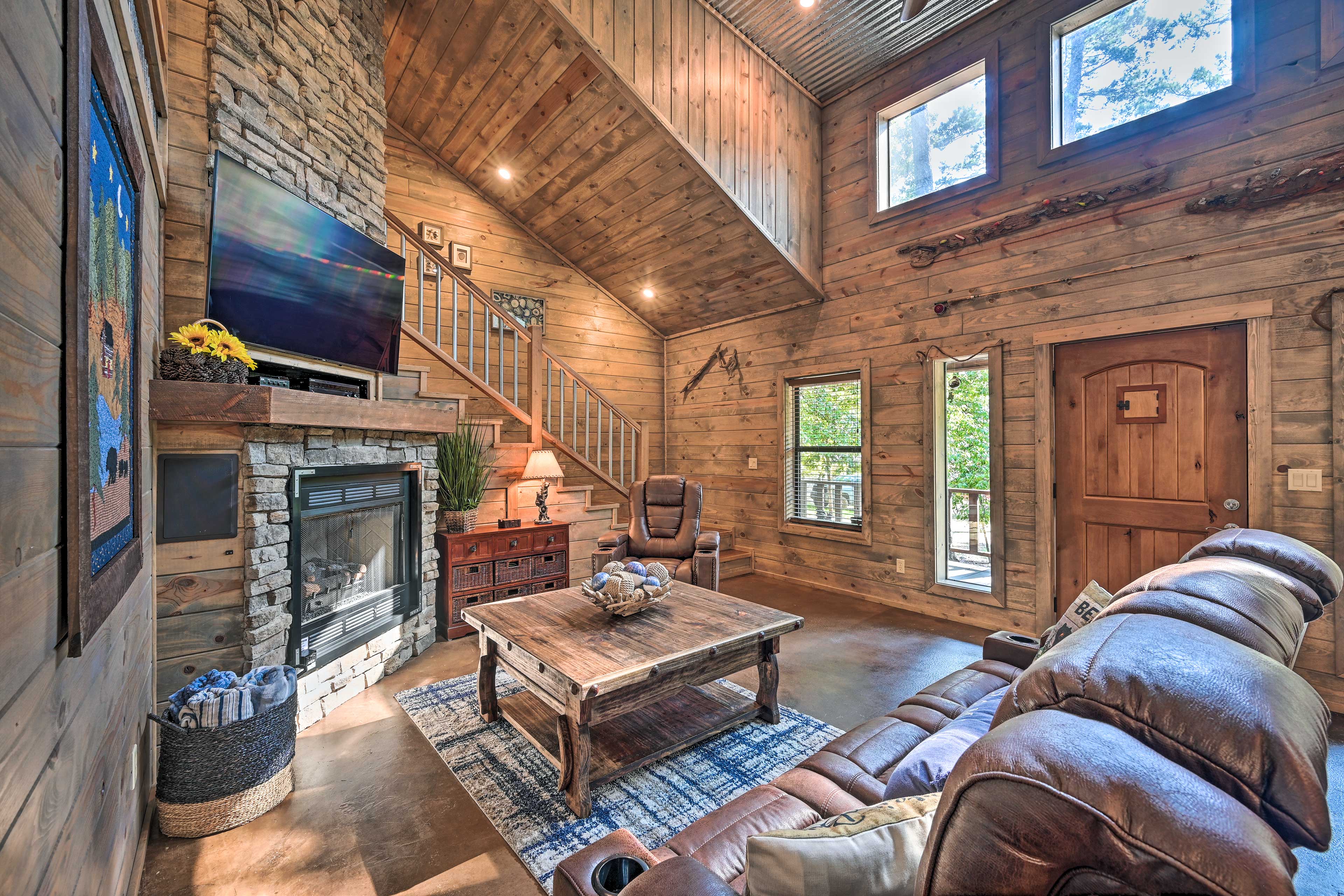 Luxe Broken Bow Cabin w/ Tesla Charging Station