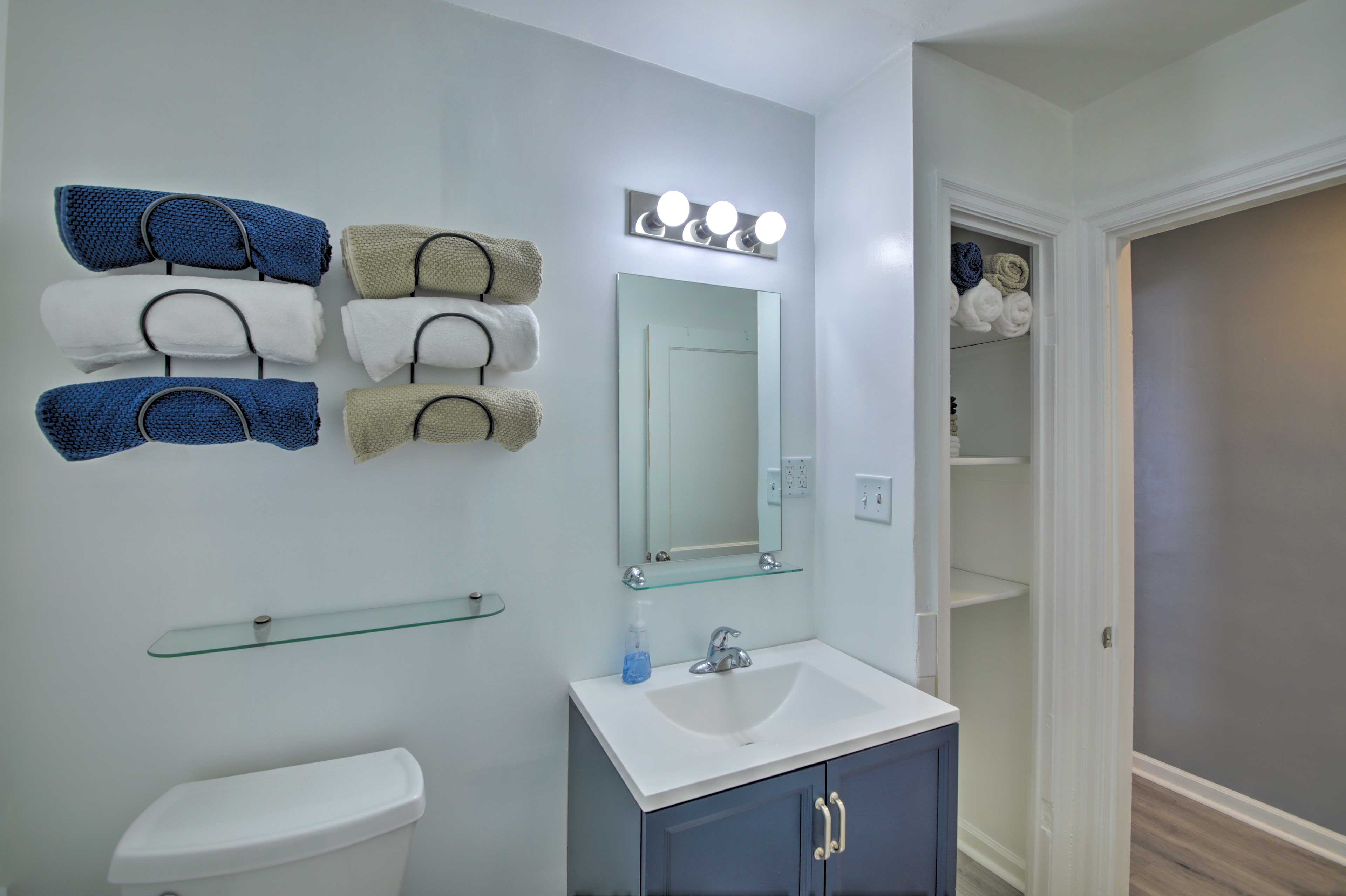 Walk to Speedway & Hall of Fame: Indianapolis Home