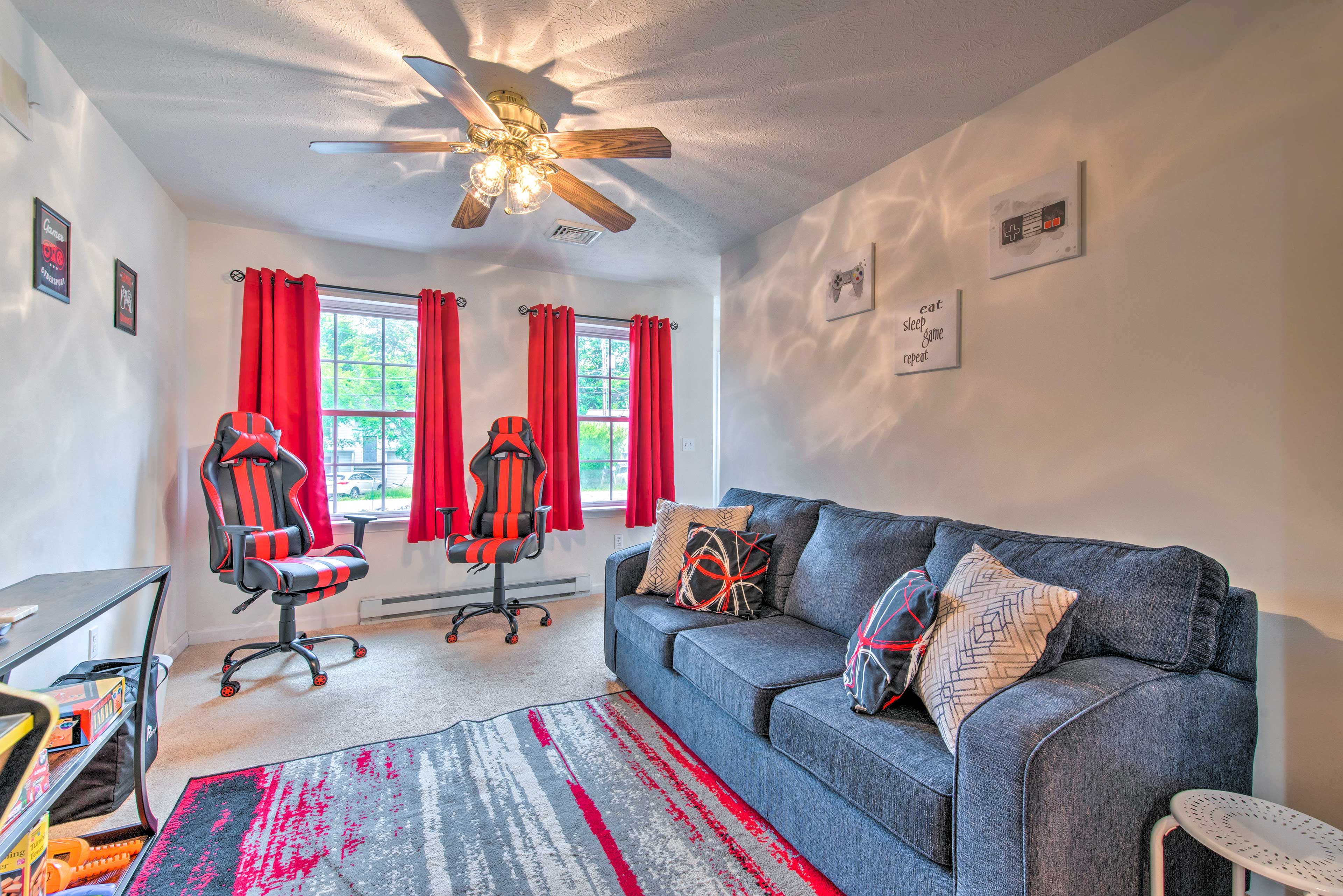 Jacuzzi & Resort Amenities: Tobyhanna Family Home!