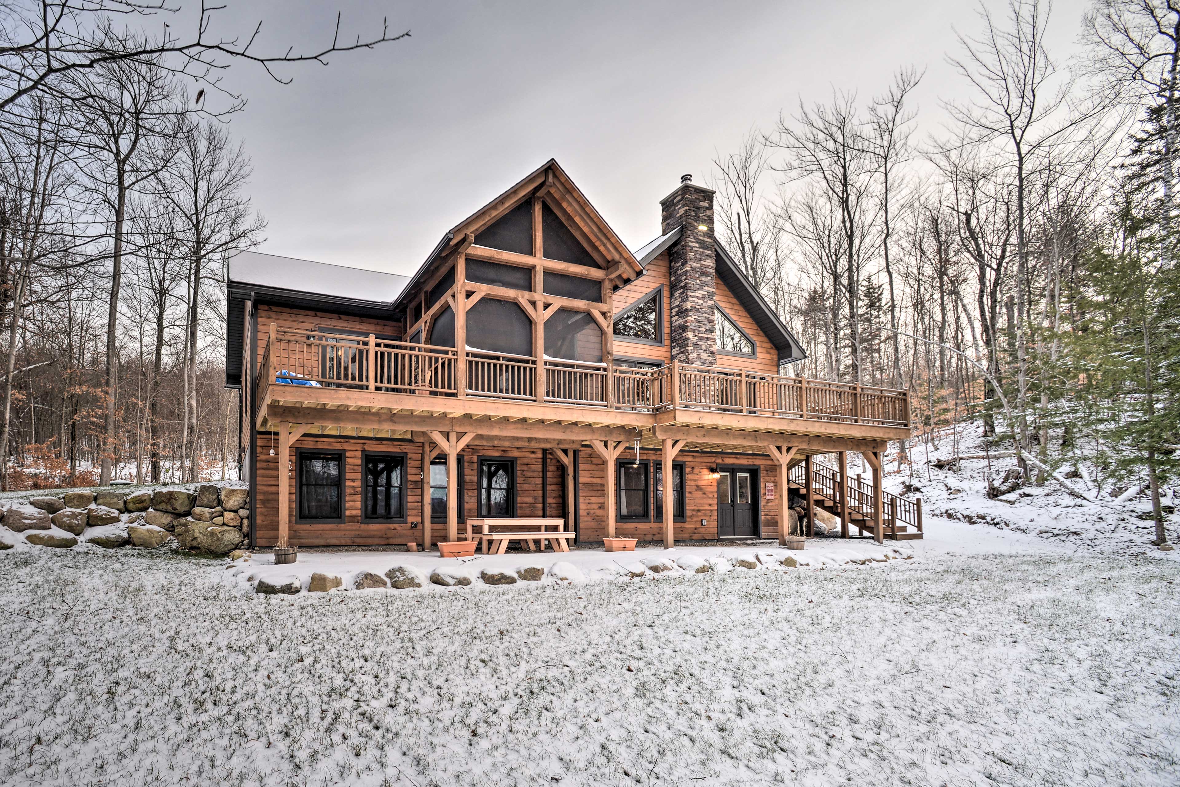 Hike, Ski & Swim: Luxury Cabin on Silver Lake!