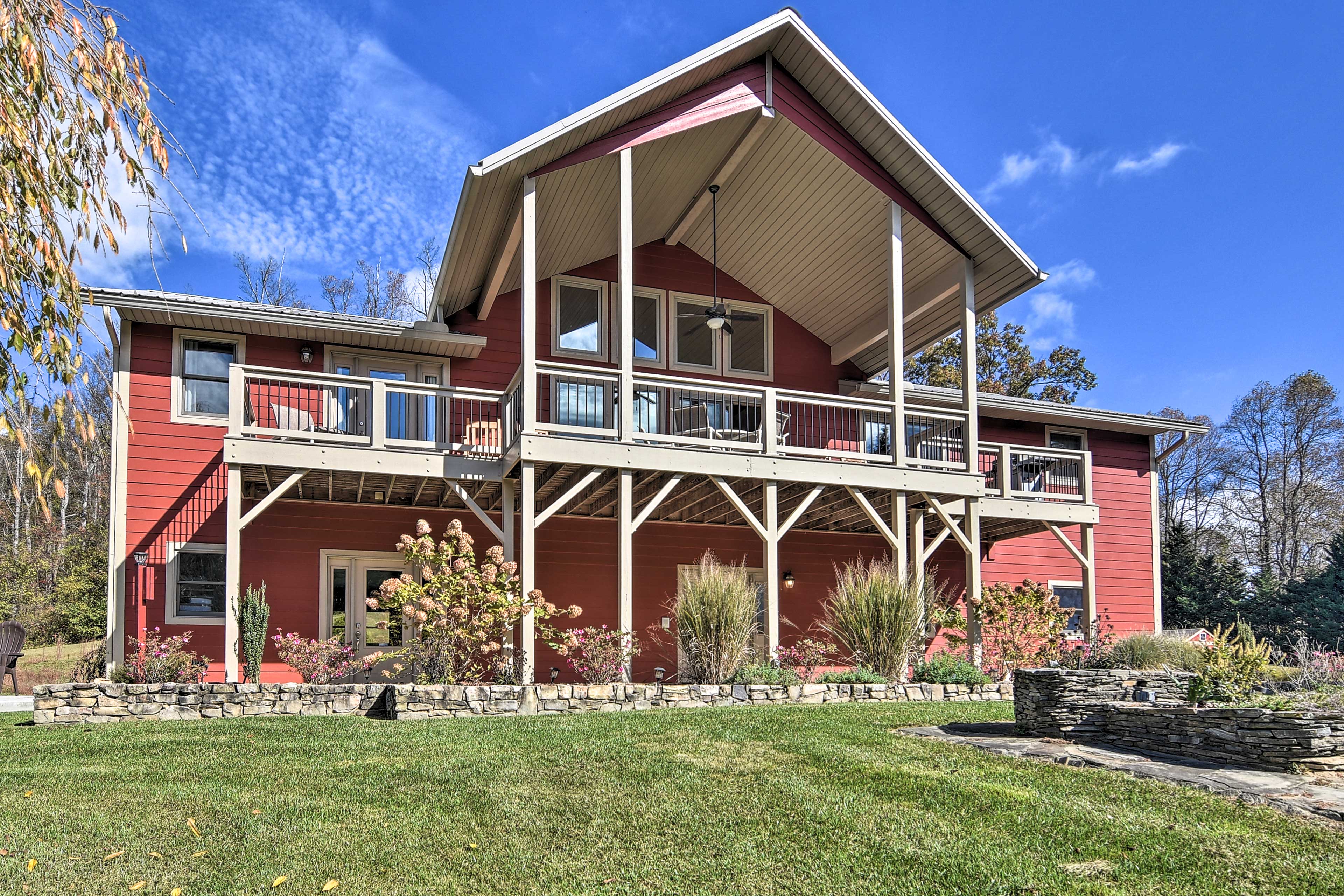 Property Image 1 - Blue Ridge Cabin on 6 Acres: Hot Tub & Mtn Views!