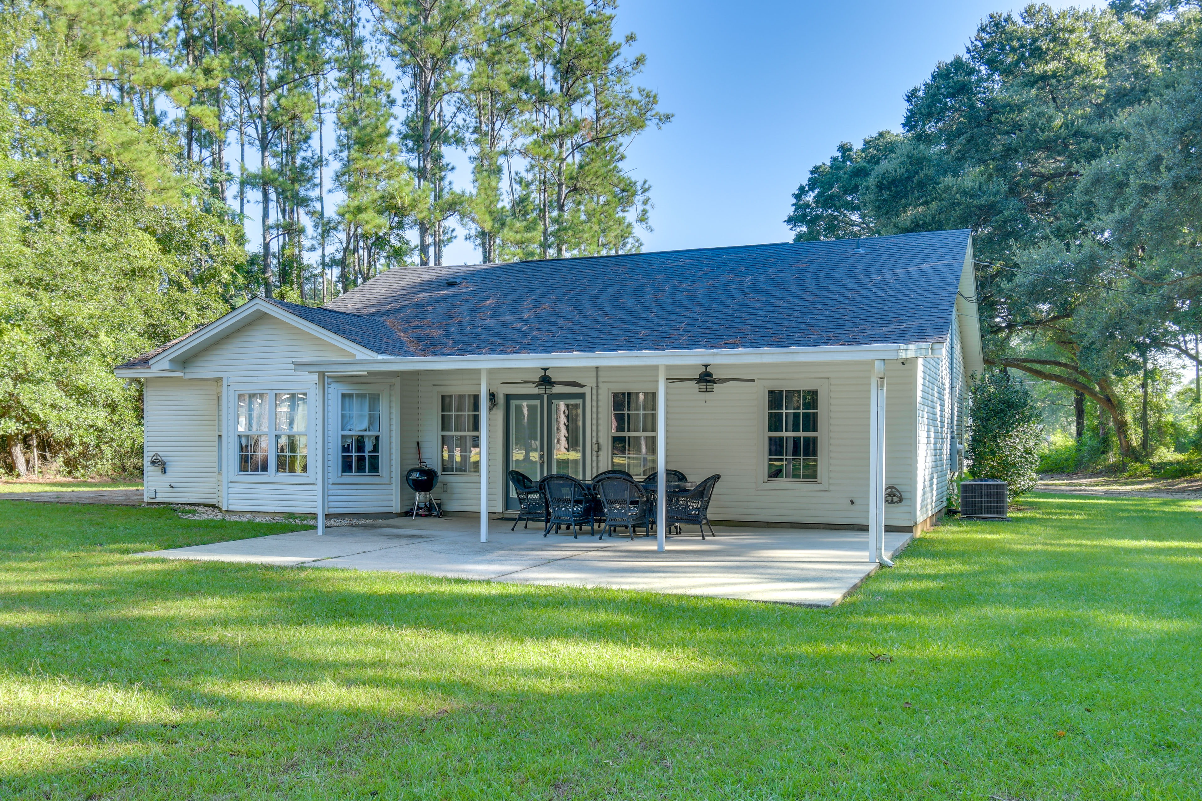 Property Image 2 - Peaceful Fairhope Cottage w/ Covered Patio!