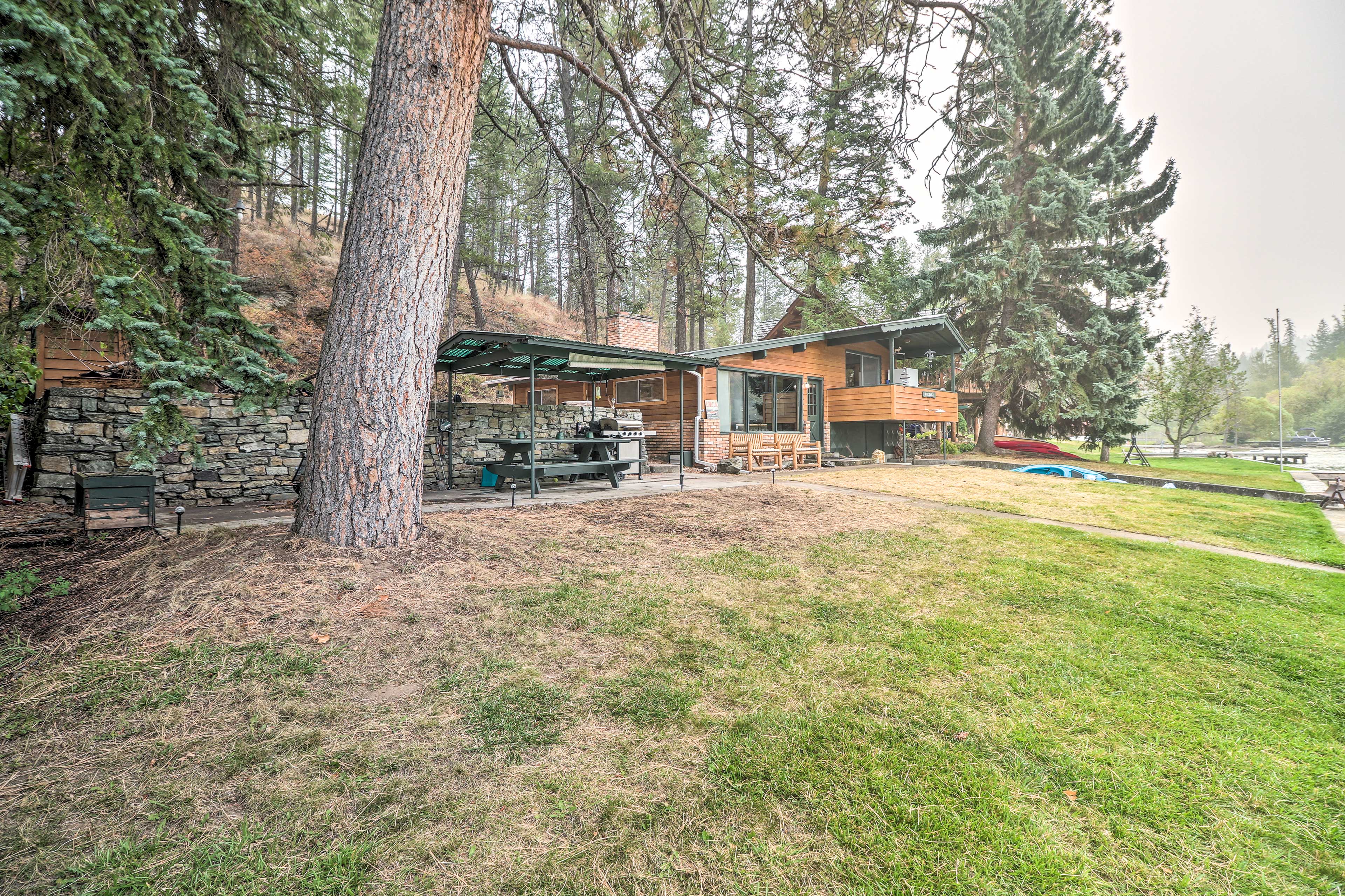 Flathead Lake Waterfront Cabin w/ Dock & Kayaks