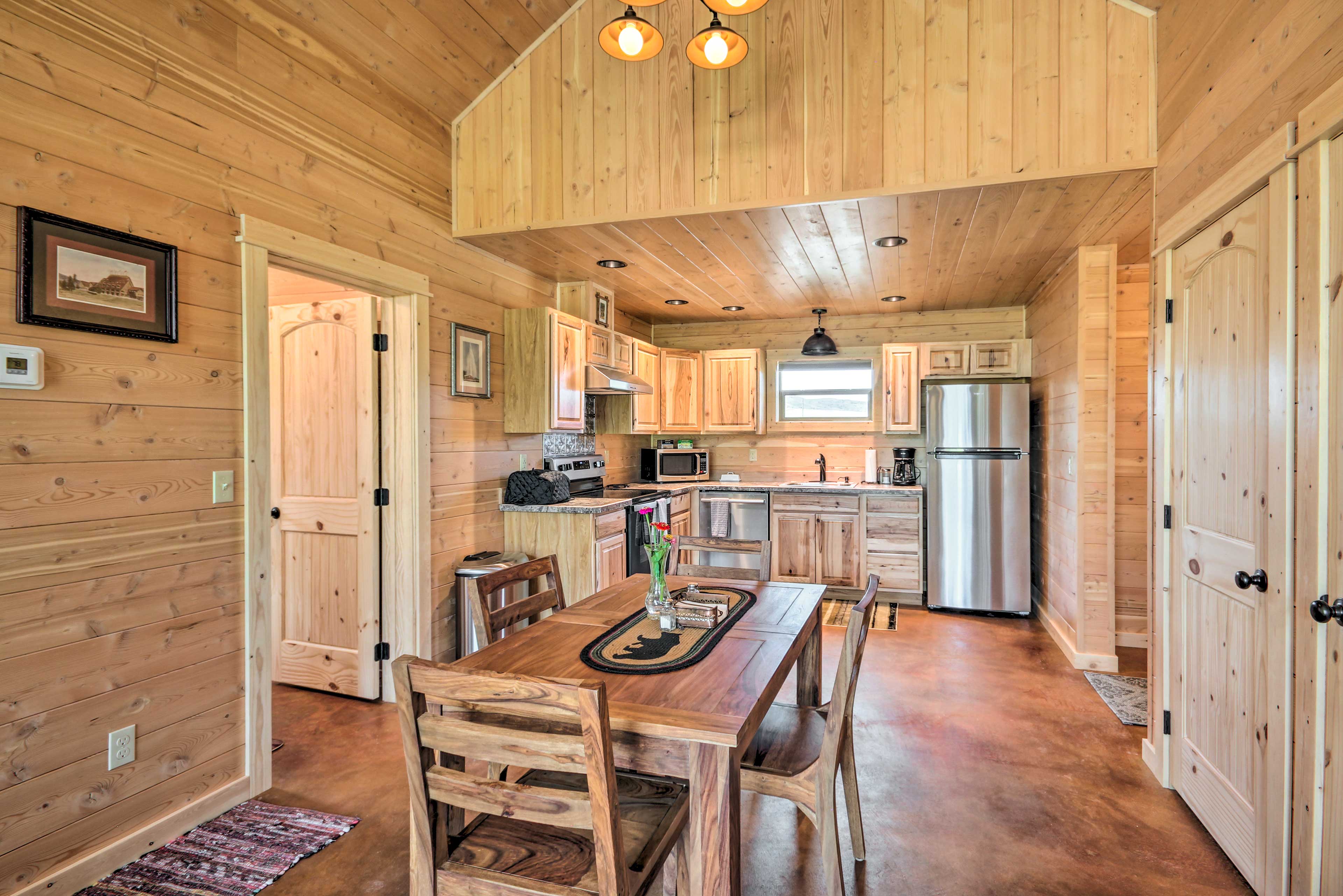 Dreamy Mountain-View Cabin Near Yellowstone!