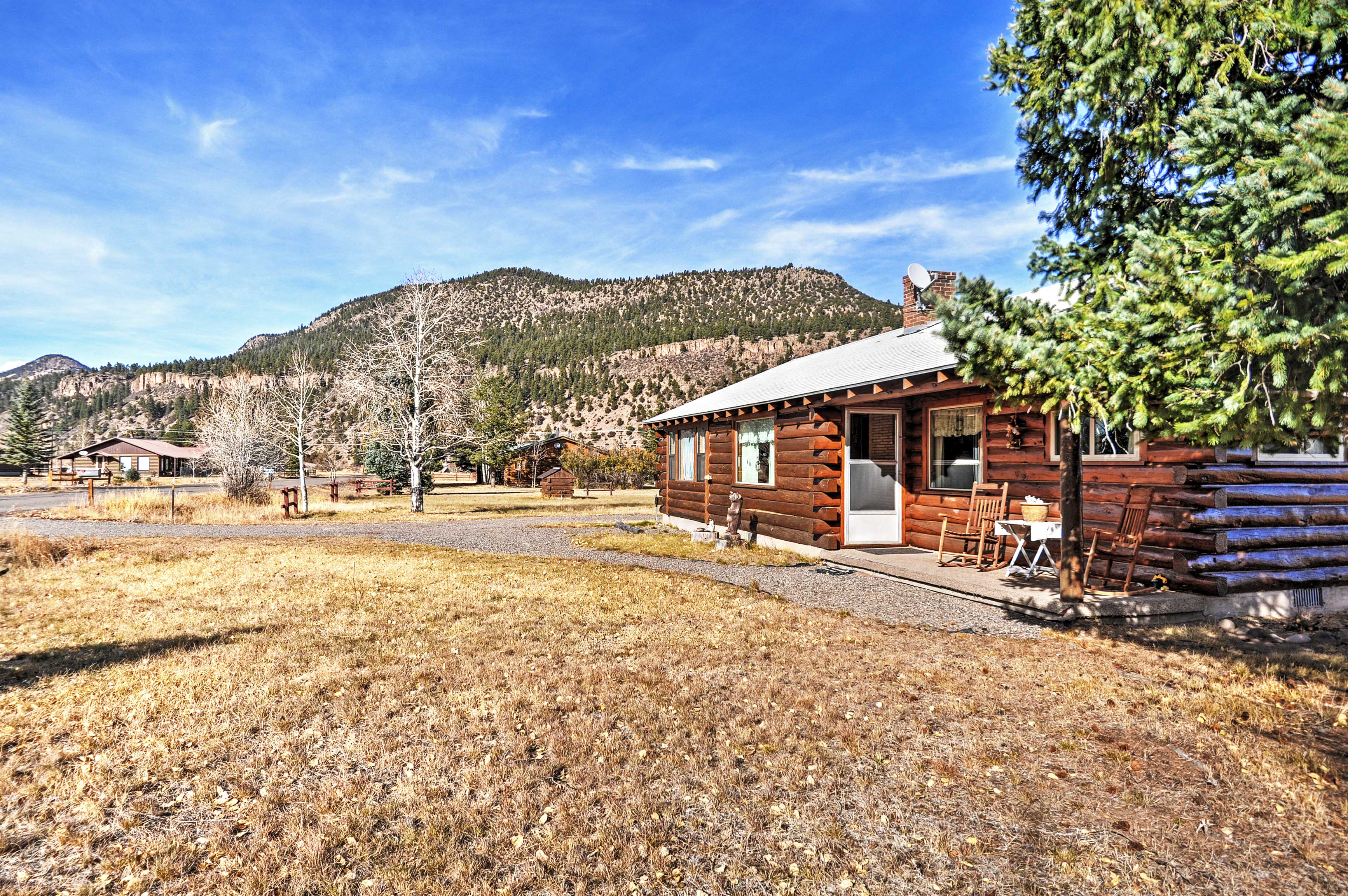 South Fork Log Cabin w/ Beautiful Mountain Views!