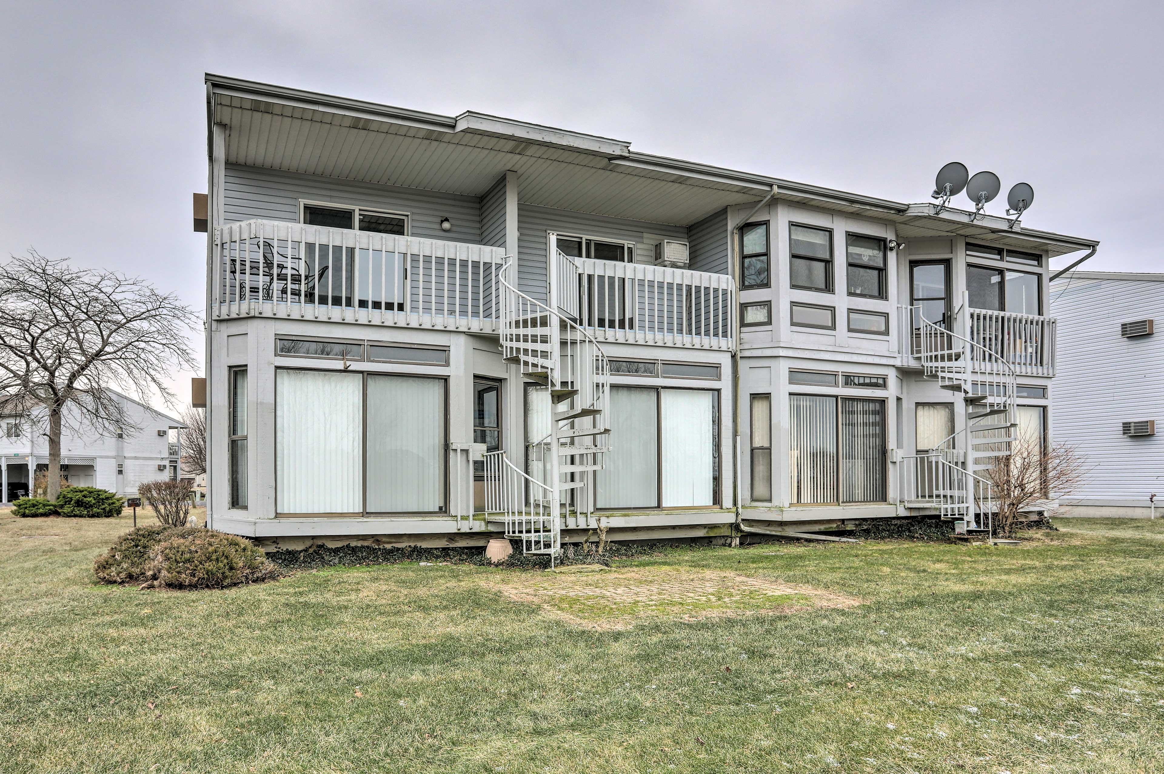 Property Image 1 - Condo w/ Balcony, Dock & Access to Lake Erie