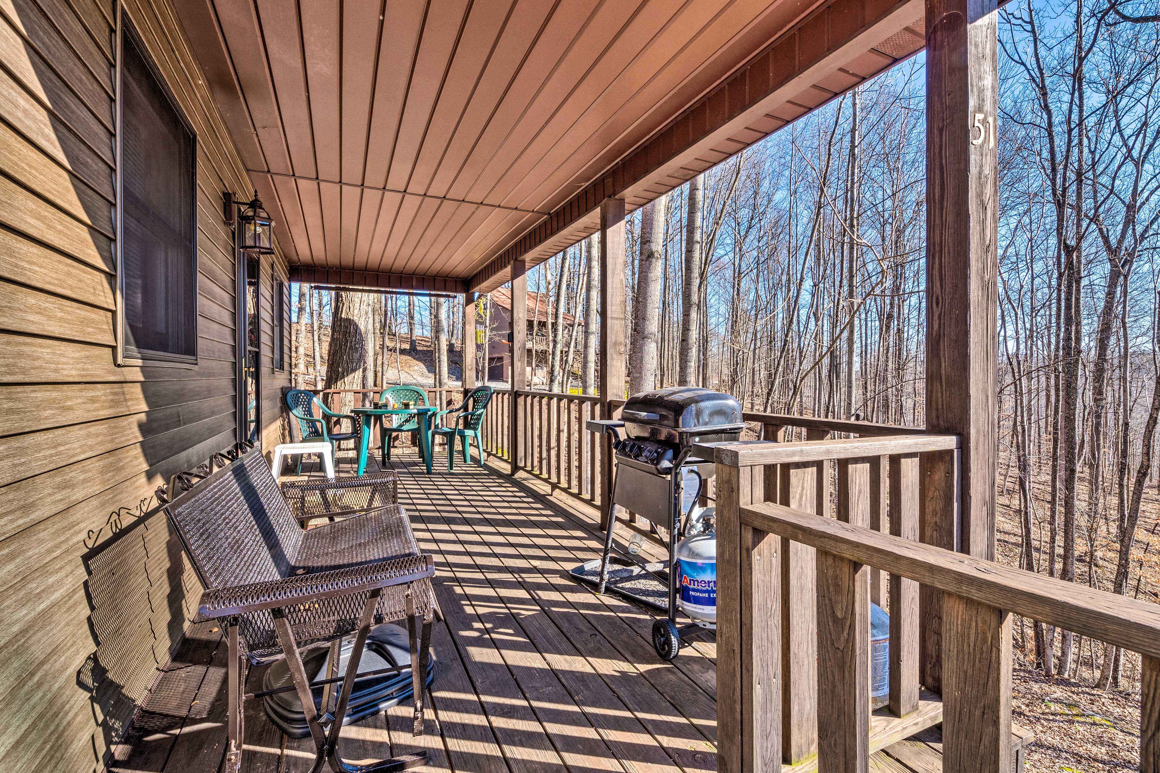 Quiet & Private Cabin ~ 5 Mi to Dale Hollow Lake!