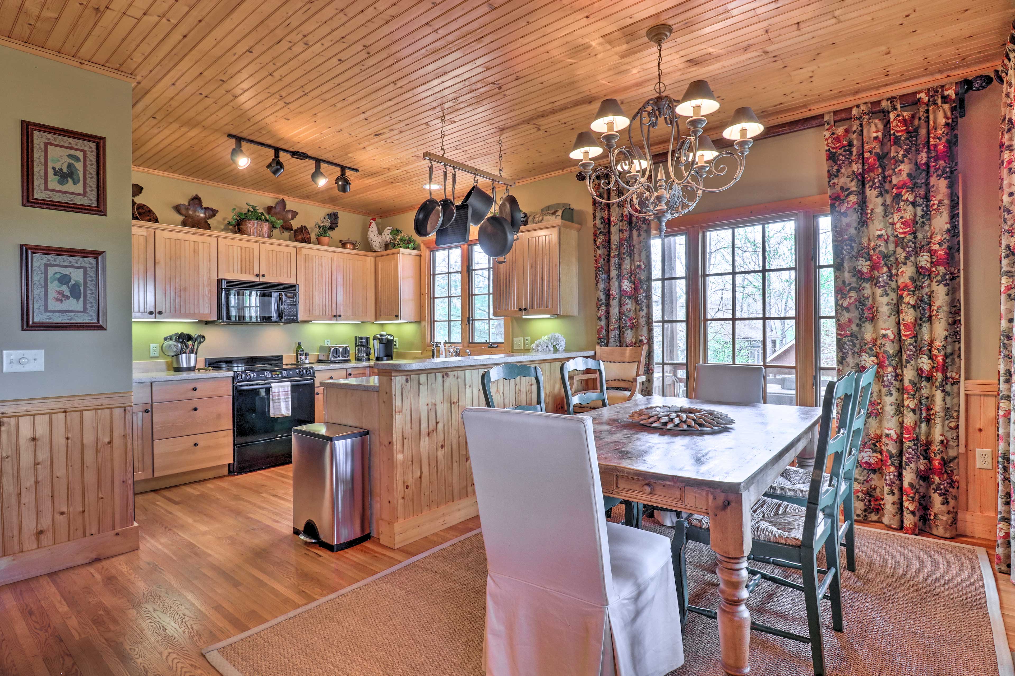 Spacious Trillium Townhome Golf, Hike, Ski! Home Rental in Cashiers