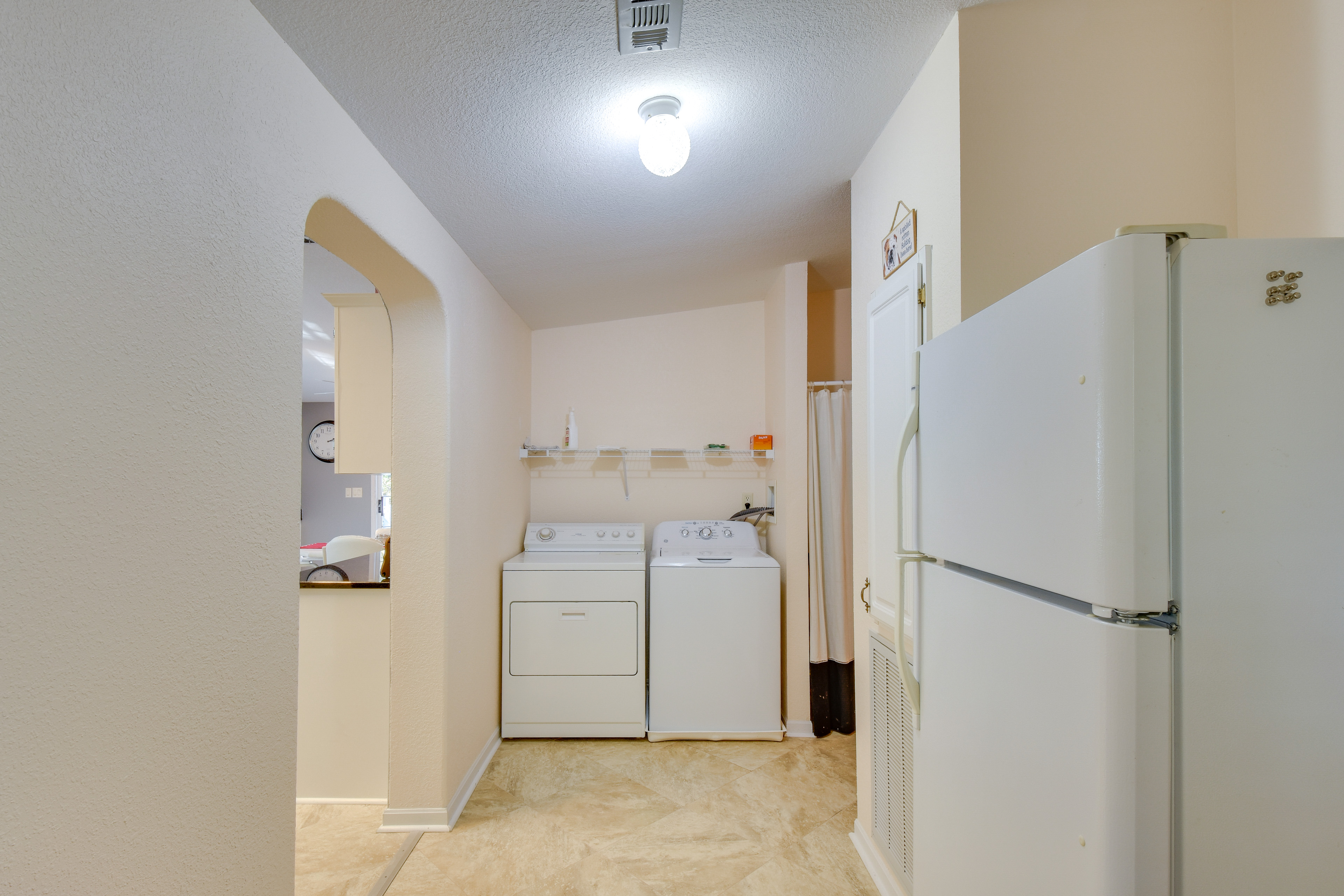 Lovely Lake Hartwell Retreat with Dock & Grill!