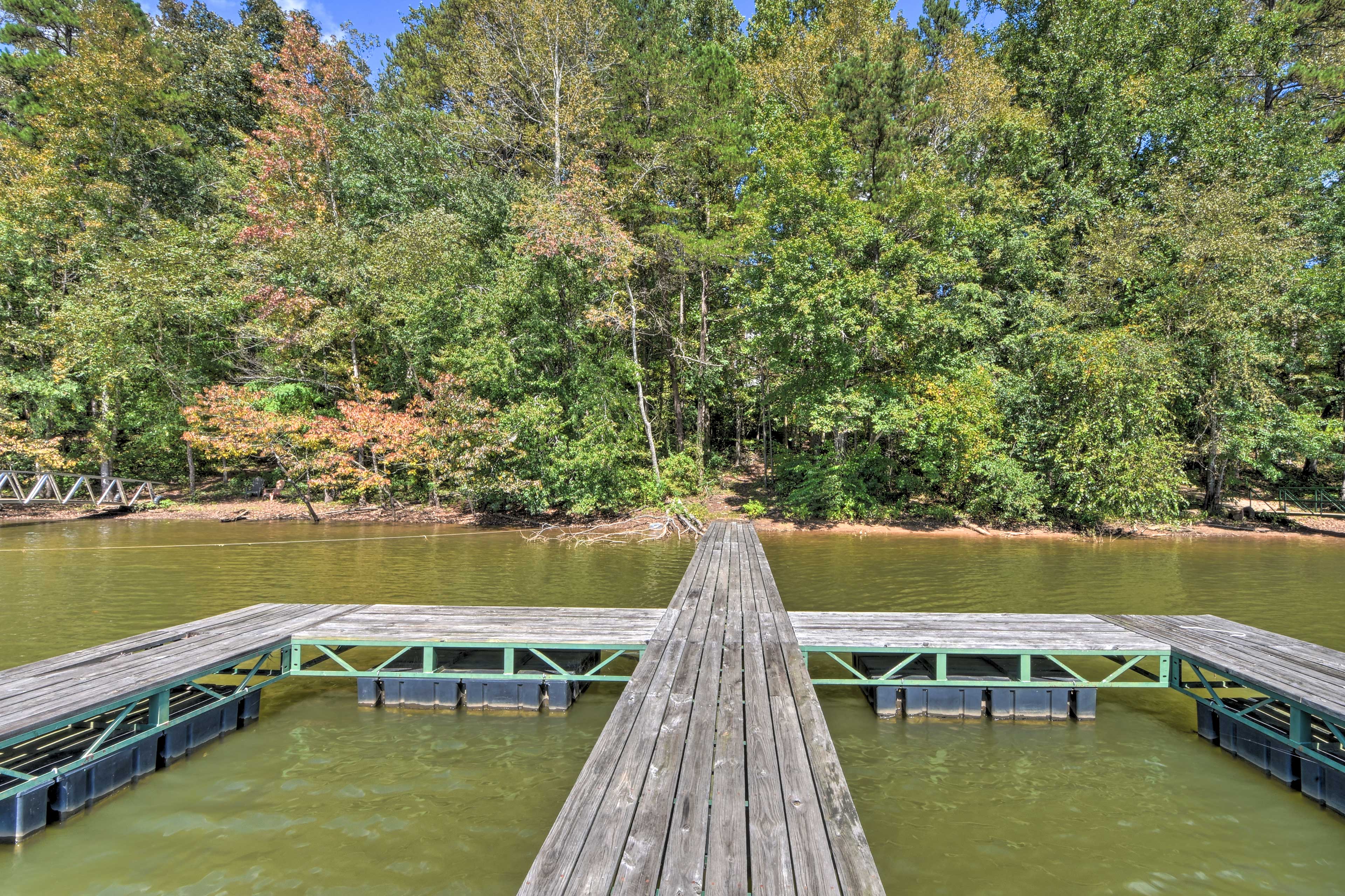 Lovely Lake Hartwell Retreat: Dock, Deck & Grill!