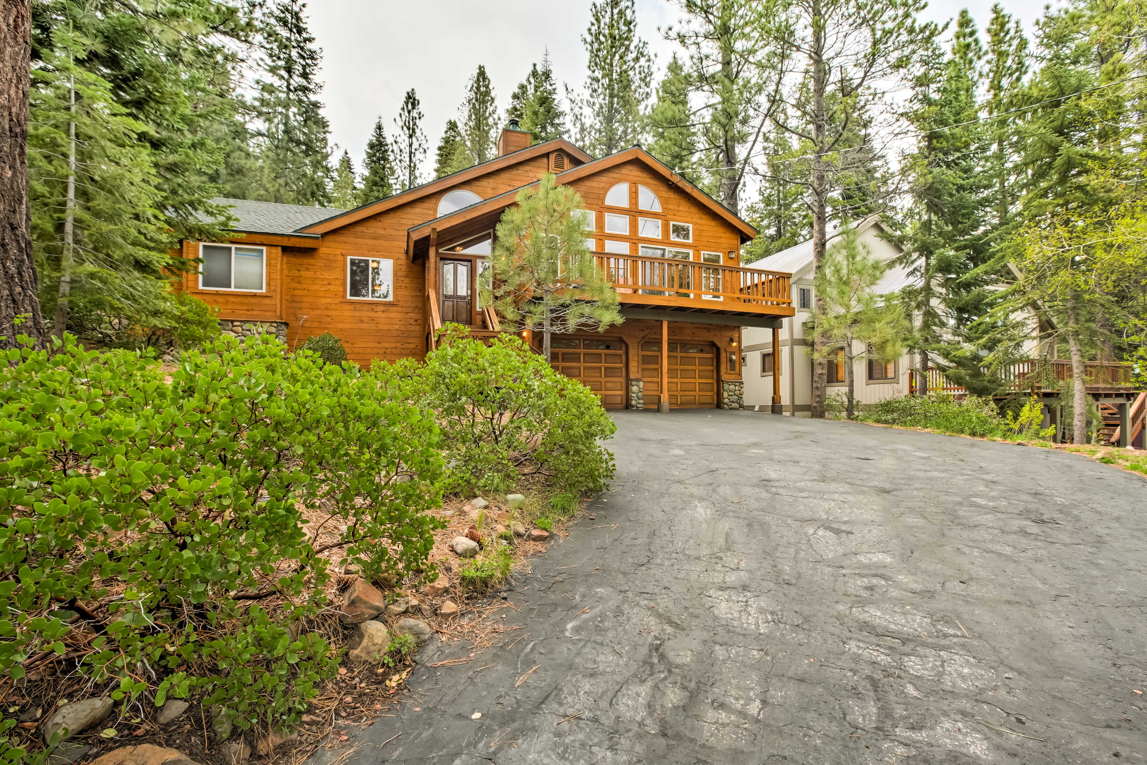 Property Image 2 - Hot Tub Access, Near Skiing: Tahoe Donner Cabin