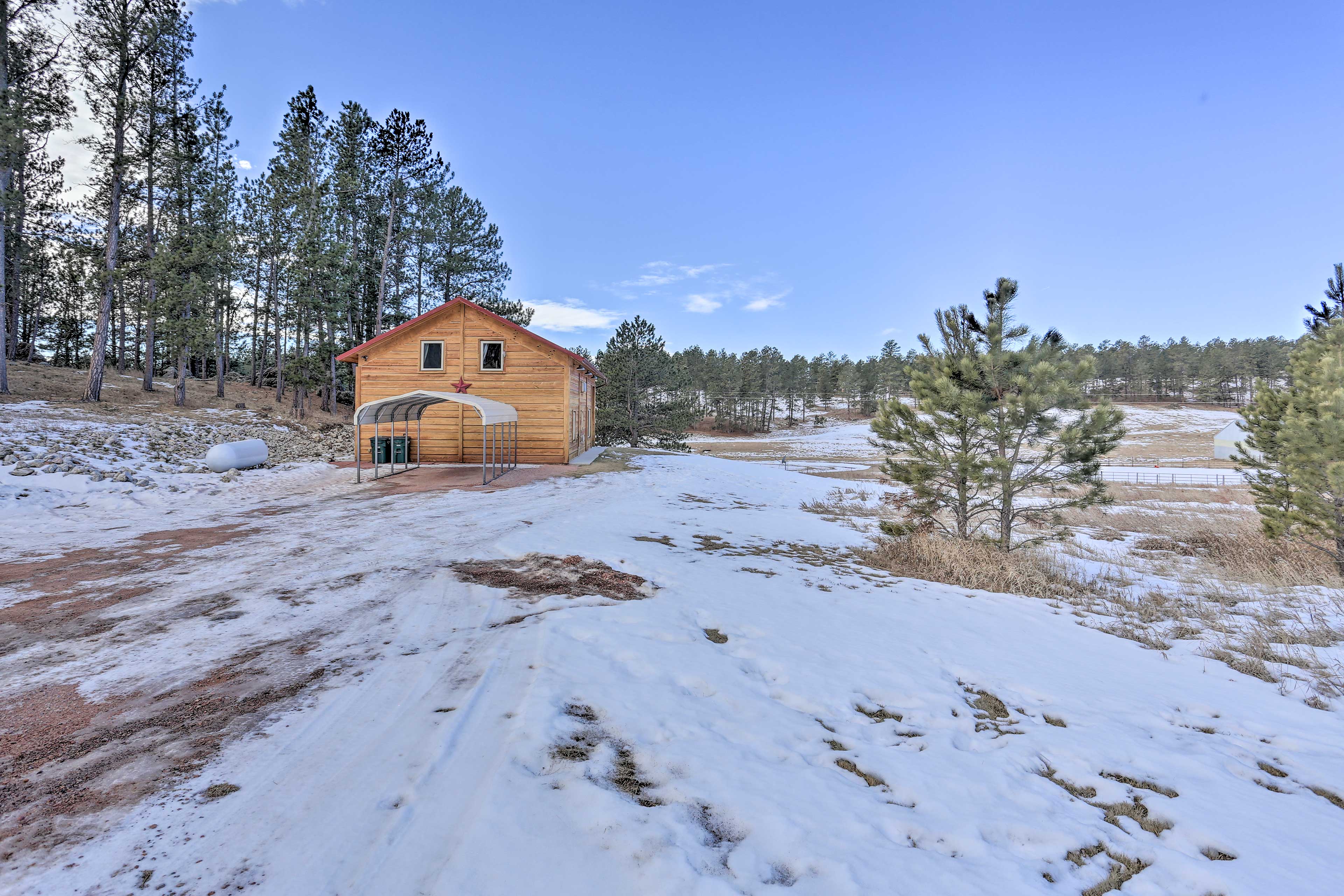 Cozy & Private Custer Cabin w/ Hiking On-Site