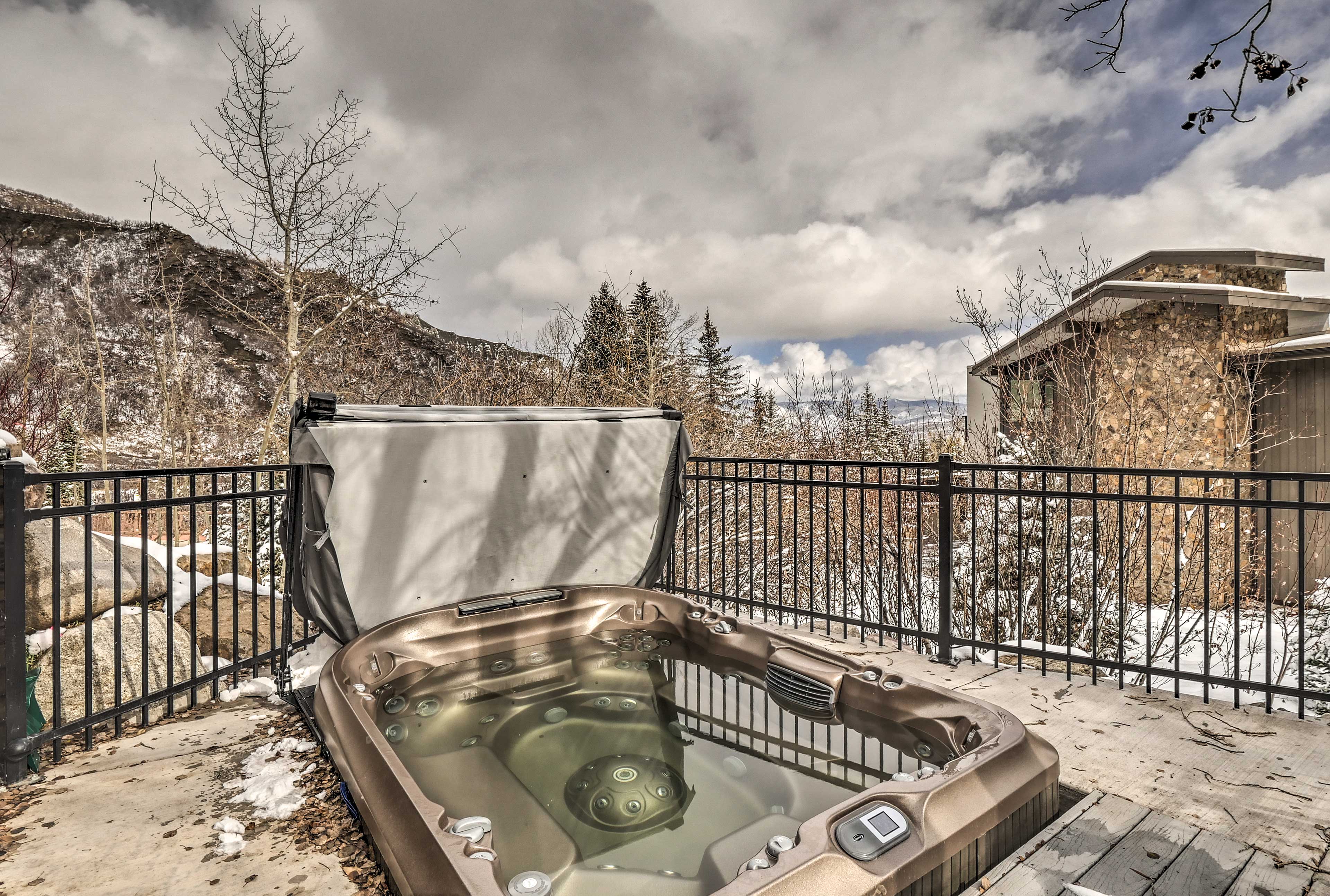 Property Image 2 - Ski-In/Out Snowmass Condo w/ Community Hot Tub!