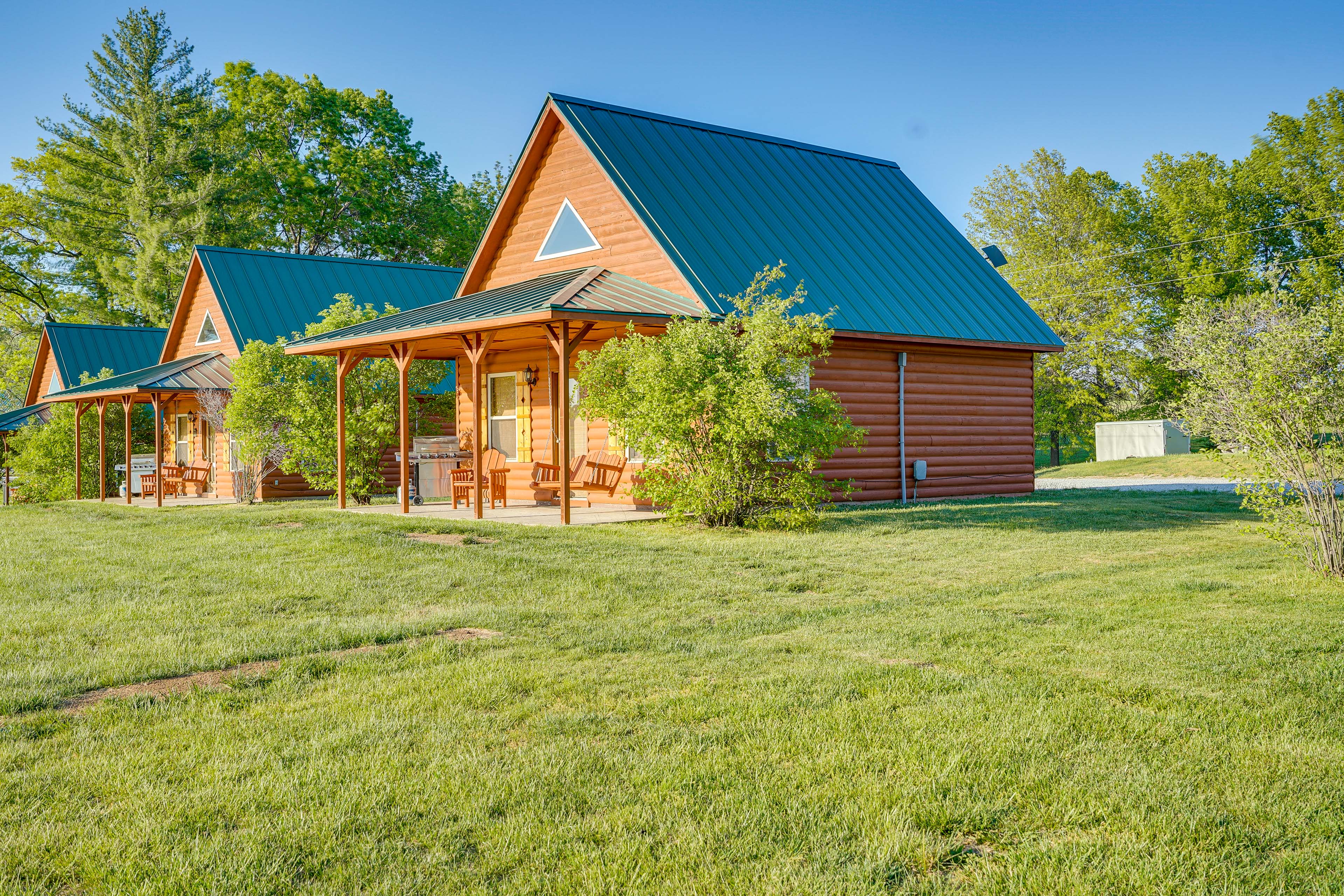 Lakefront Columbia Cabin w/ Porch & Shared Dock