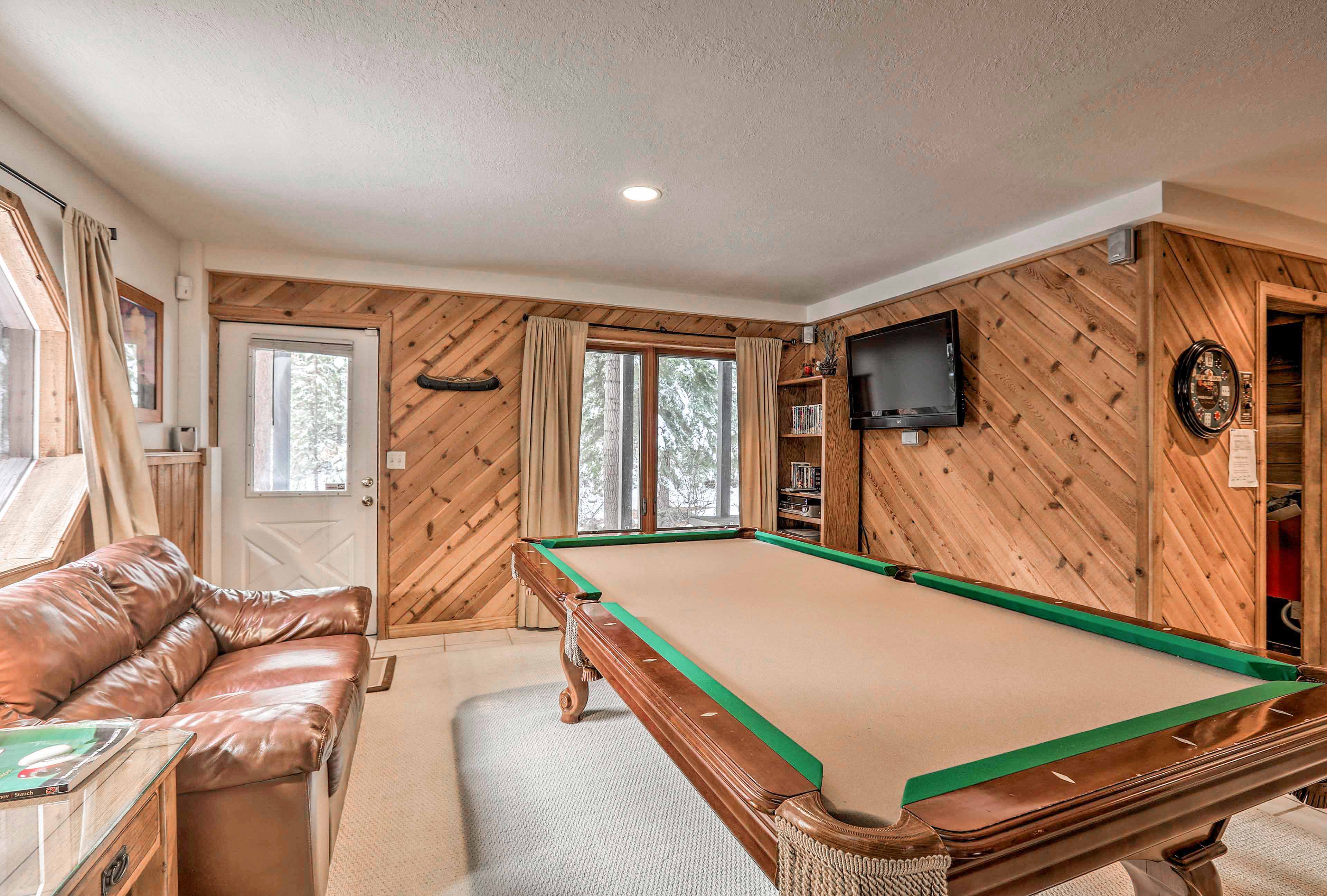 Lake Tahoe Family Home w/ Hot Tub & Game Room!