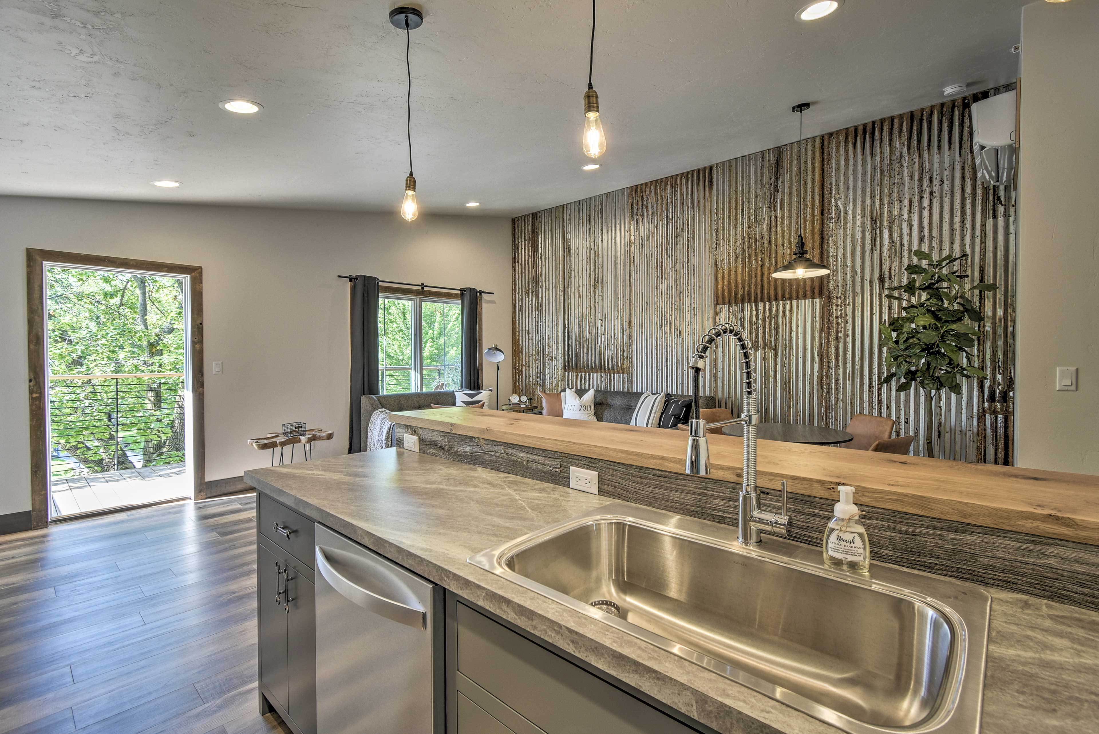 Elkhart Lake Townhome, Mins to Road America!