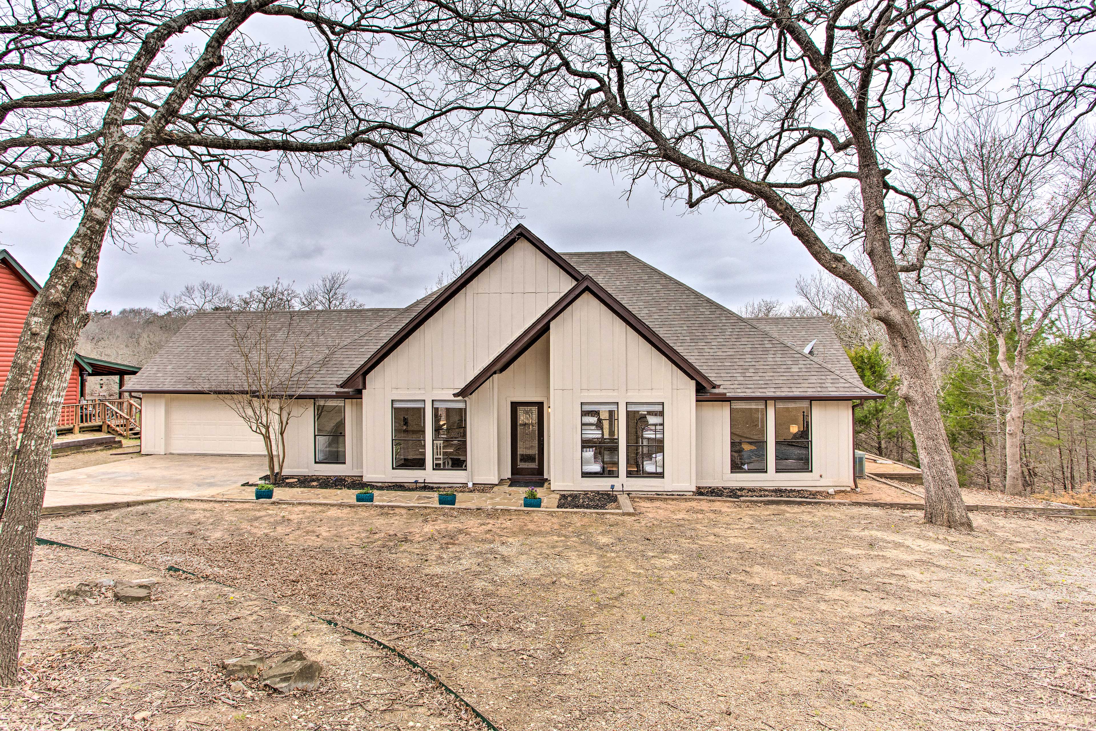 Property Image 1 - Lake Texoma Retreat w/ Deck < 1 Mi to Marina!