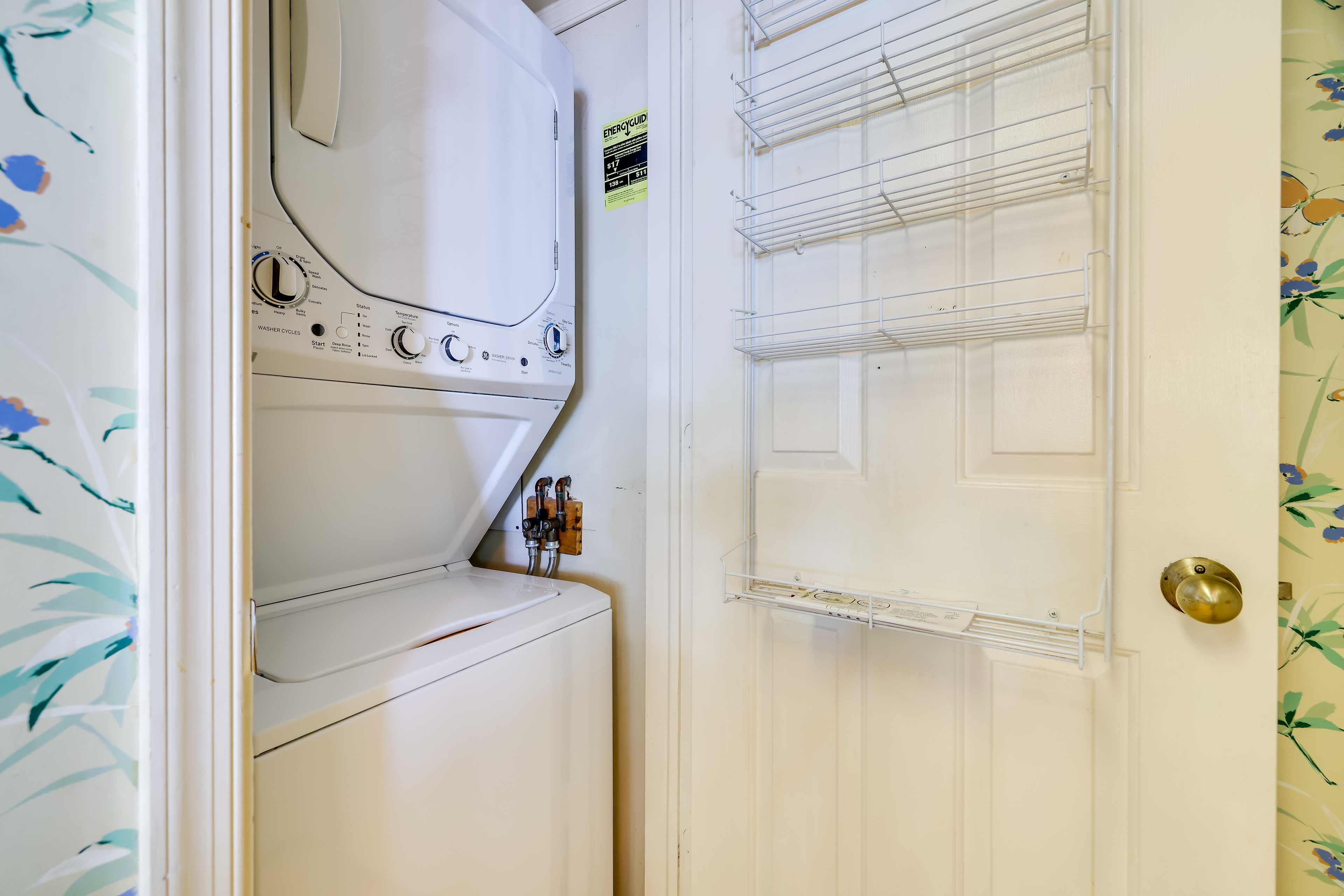 1 Mi to Big Boulder: Lakefront Unit w/ Pool Access