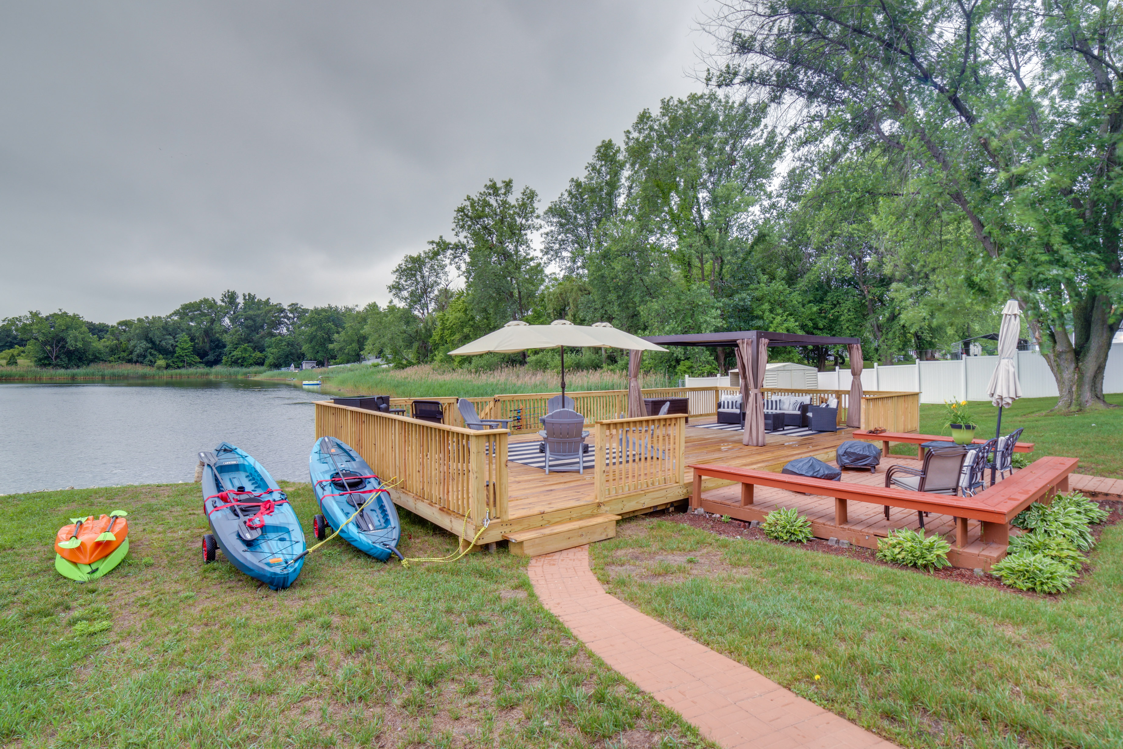 Kayaks & Fire Pits: Waterfront Portage Getaway!