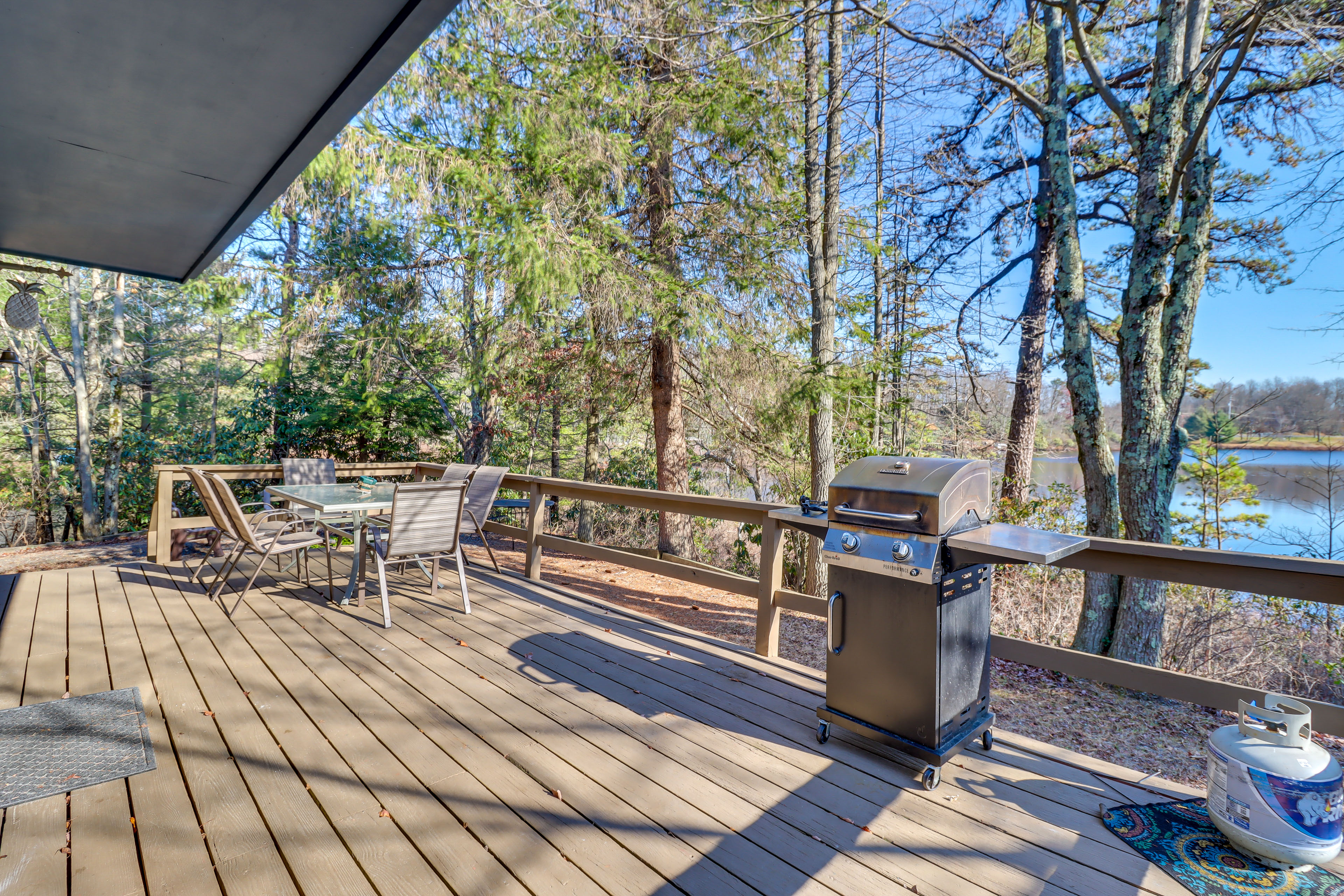 Property Image 2 - Lakefront Long Pond Retreat w/ Kayaks, Near Skiing