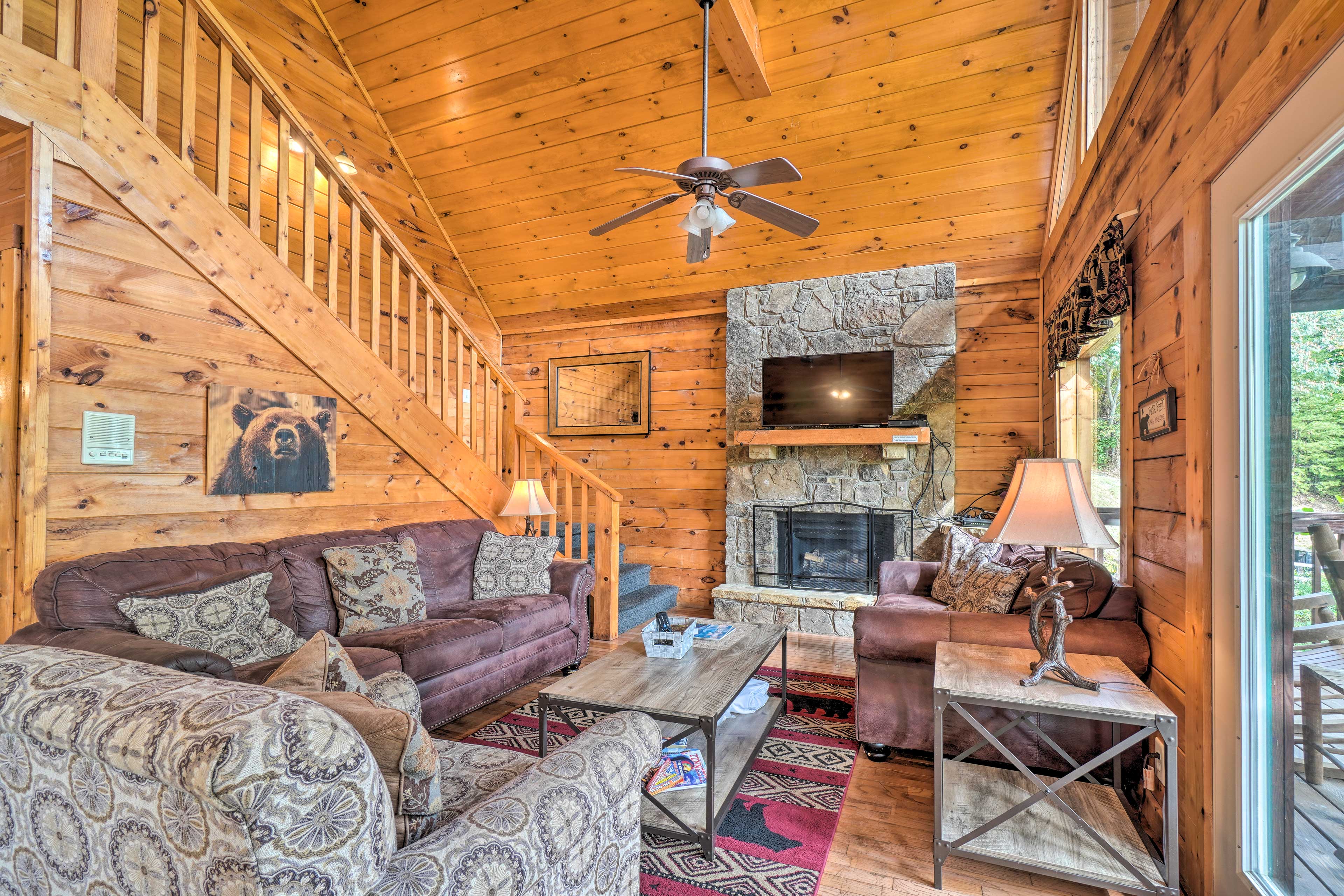 Property Image 1 - Smoky Mountain Cabin w/ Hot Tub Near Pigeon Forge