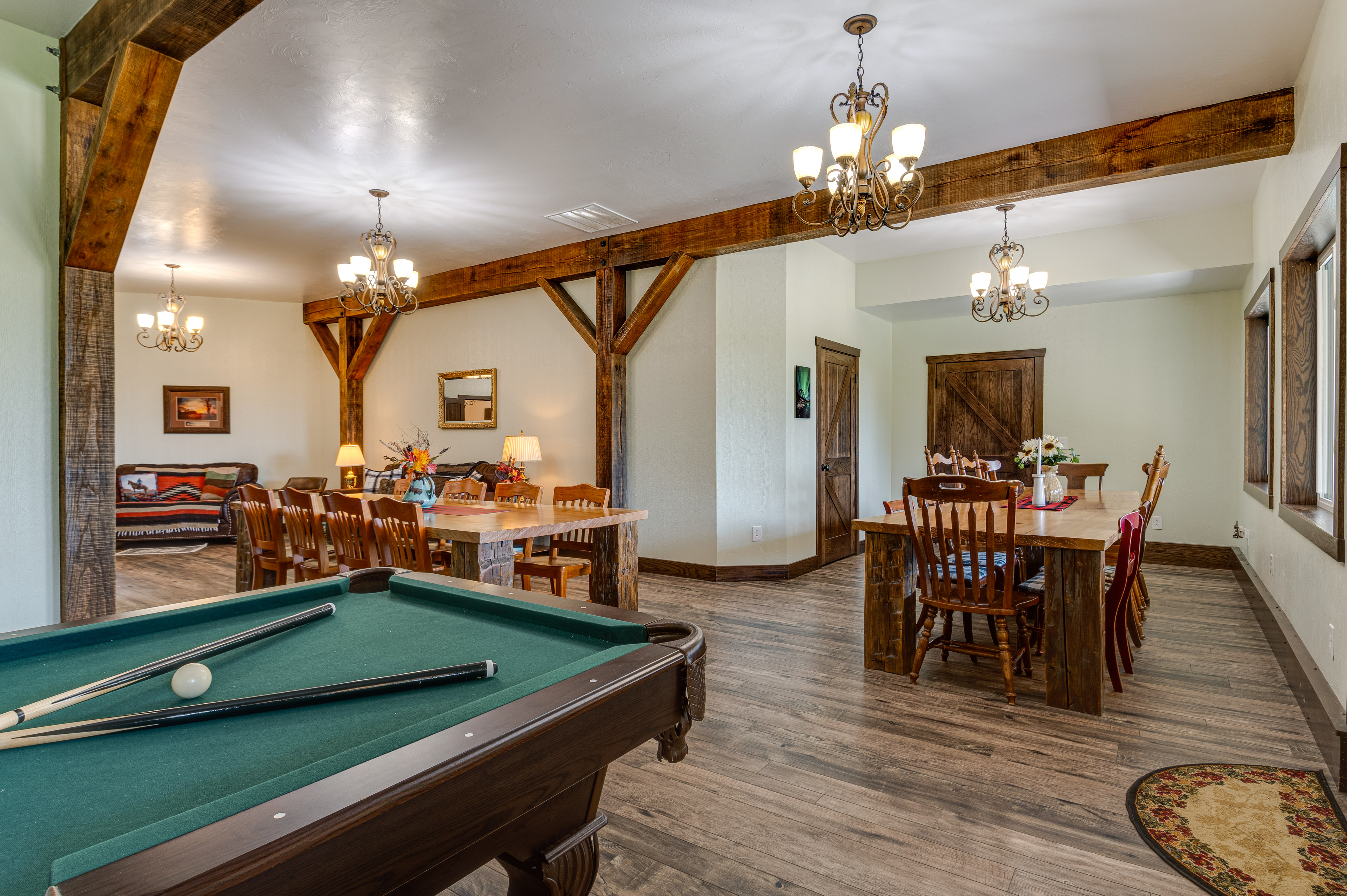 'Eagle Crest Lodge' - Large Group Getaway!