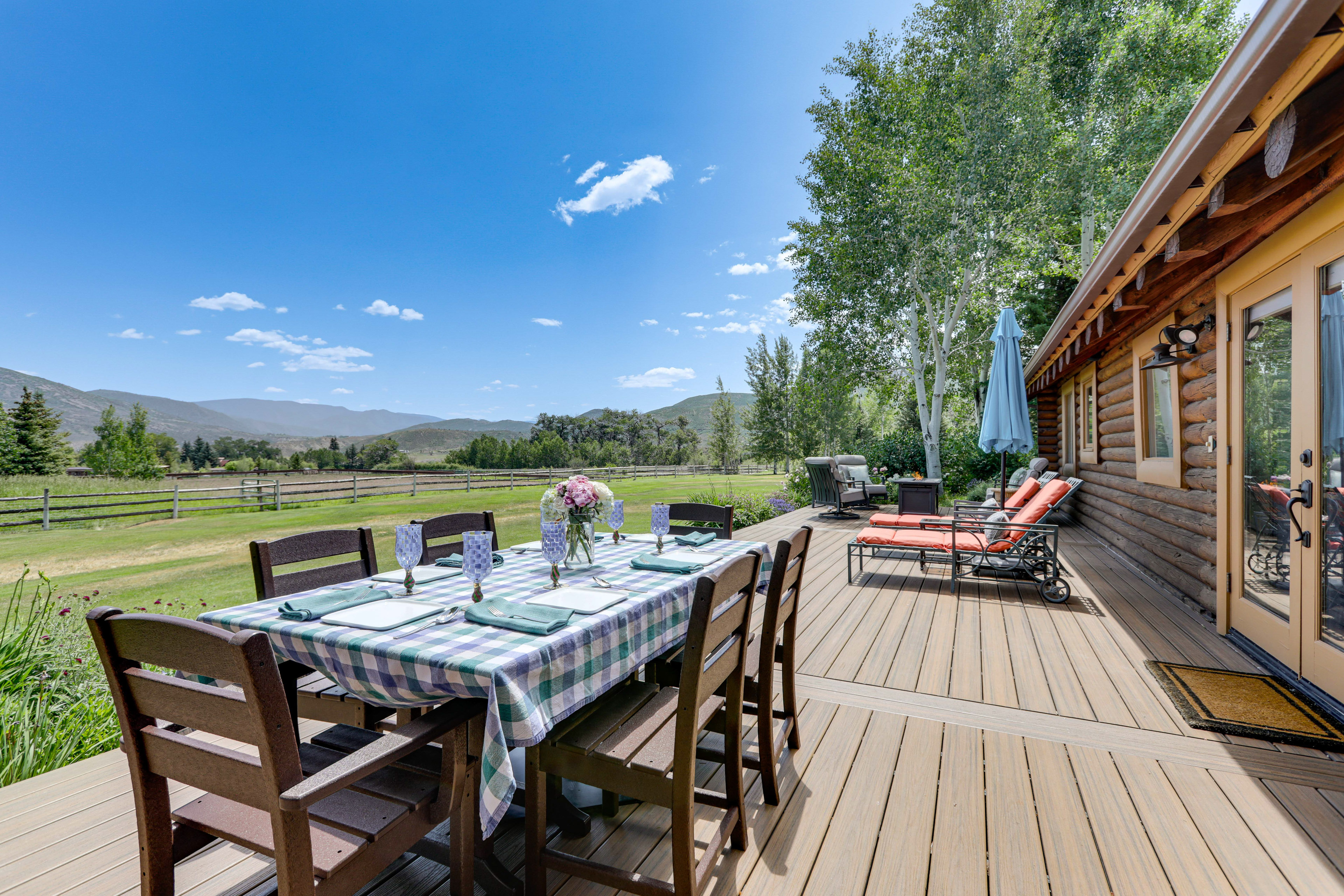 Snowmass Home w/ Hot Tub, Fireplace, & Mtn Views!