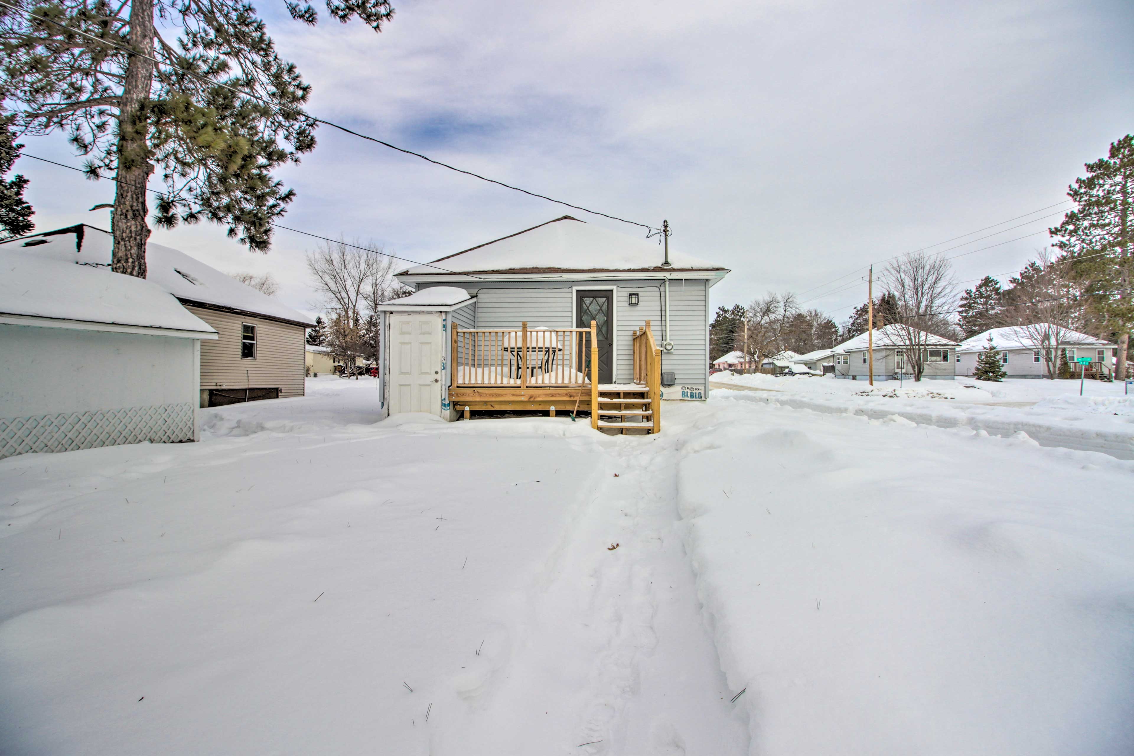 Modern Crosby Retreat < 1 Mi to Serpent Lake!