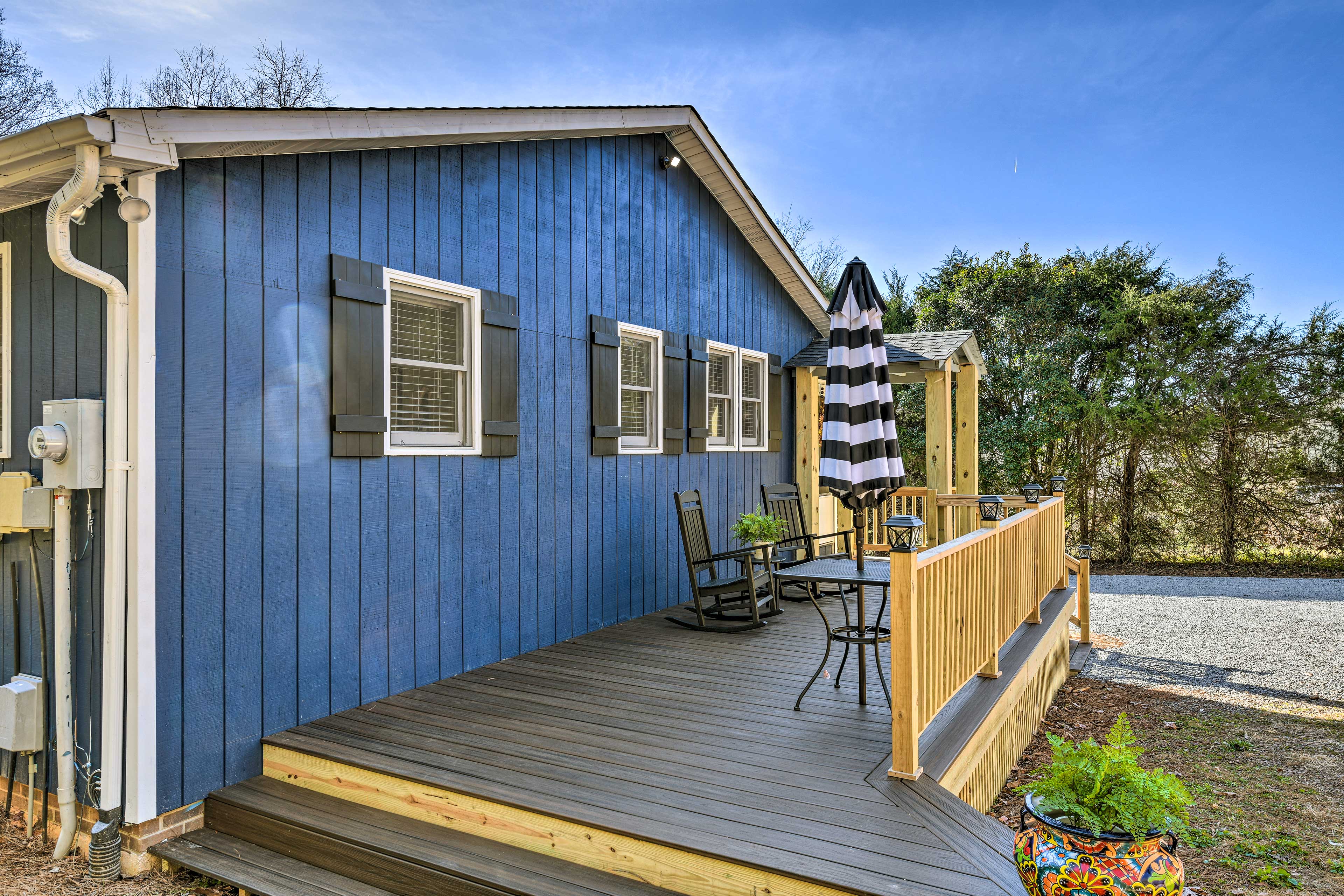 Charming Yadkin Valley Cottage w/ Deck & Yard