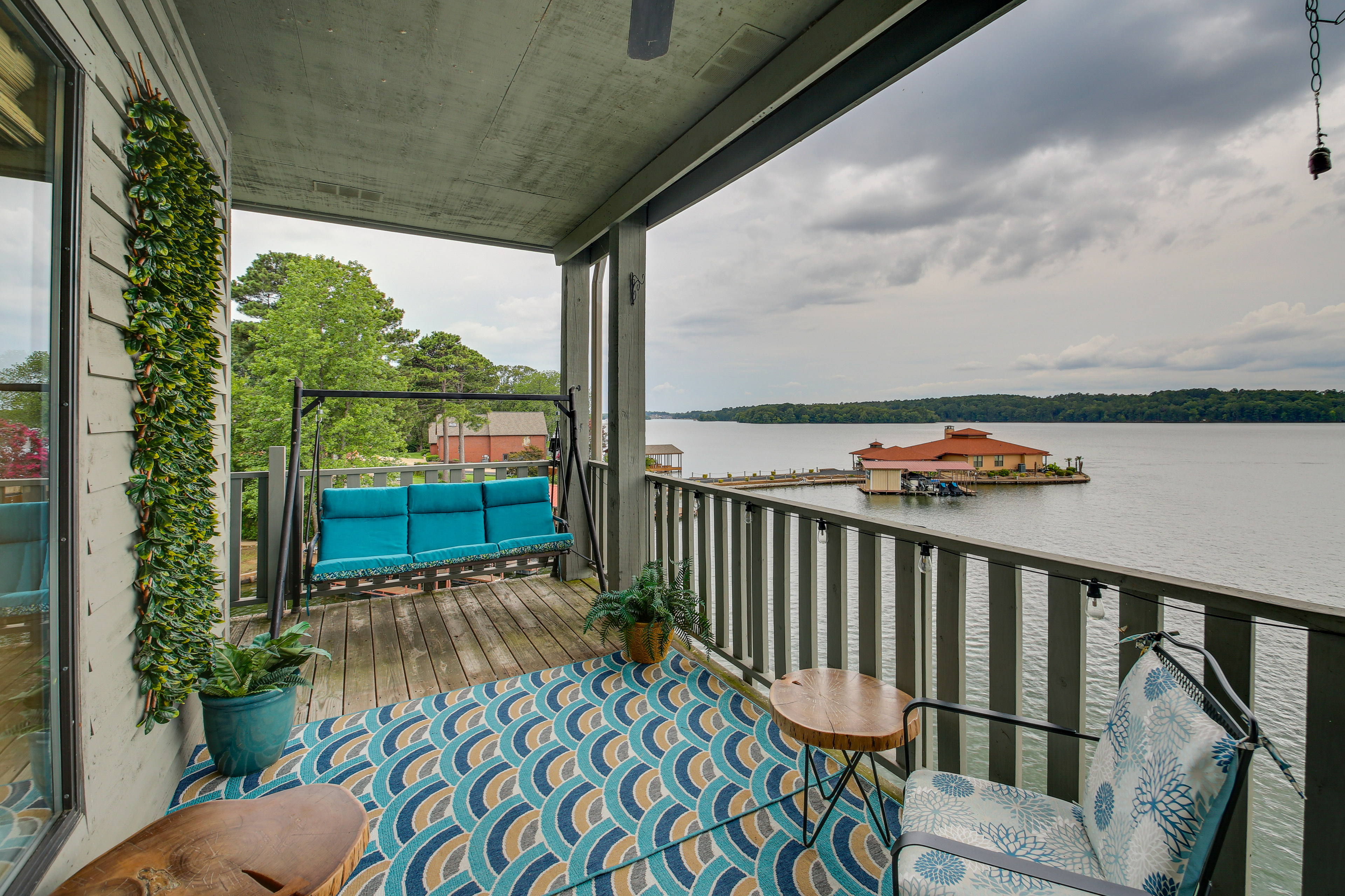 Property Image 1 - Spacious Hot Springs Penthouse: Stunning Lake View