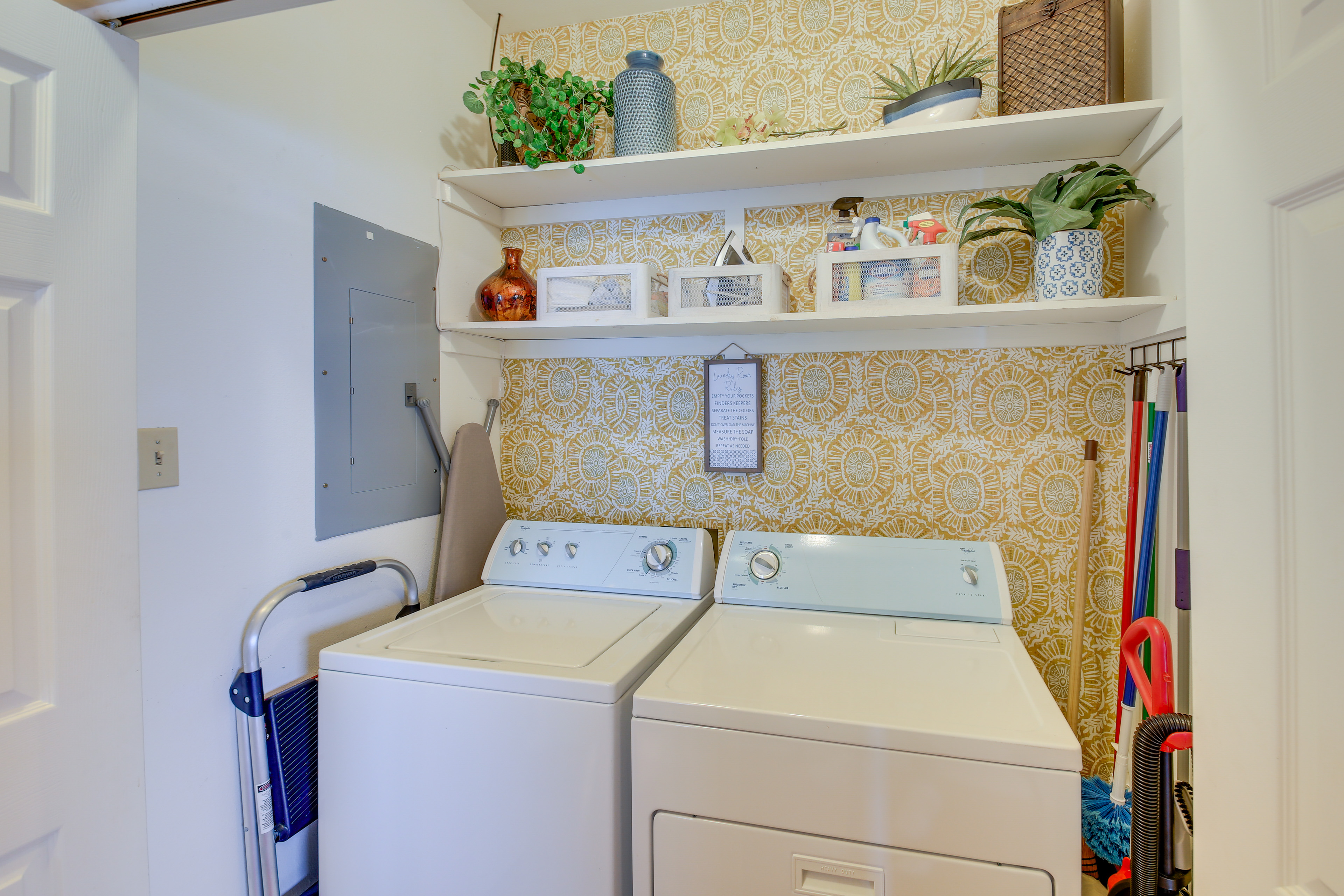 Lake-View Balcony: Hot Springs Penthouse!